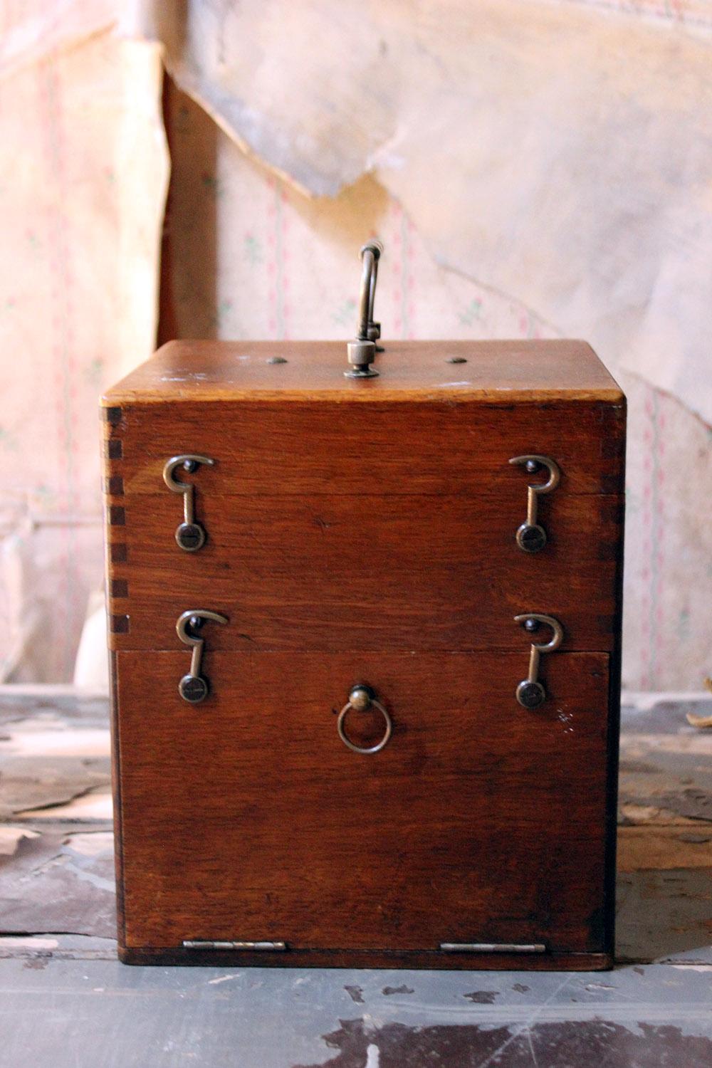 vintage electric shock therapy machine