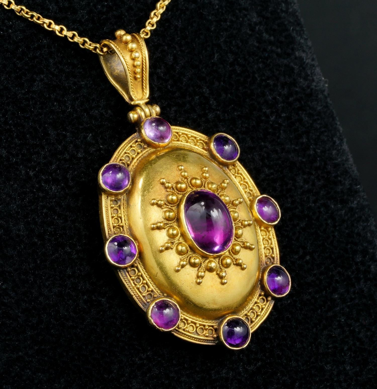Victorian Carlo Giuliano Etruscan Revival Amethyst Locket In Good Condition For Sale In Napoli, IT