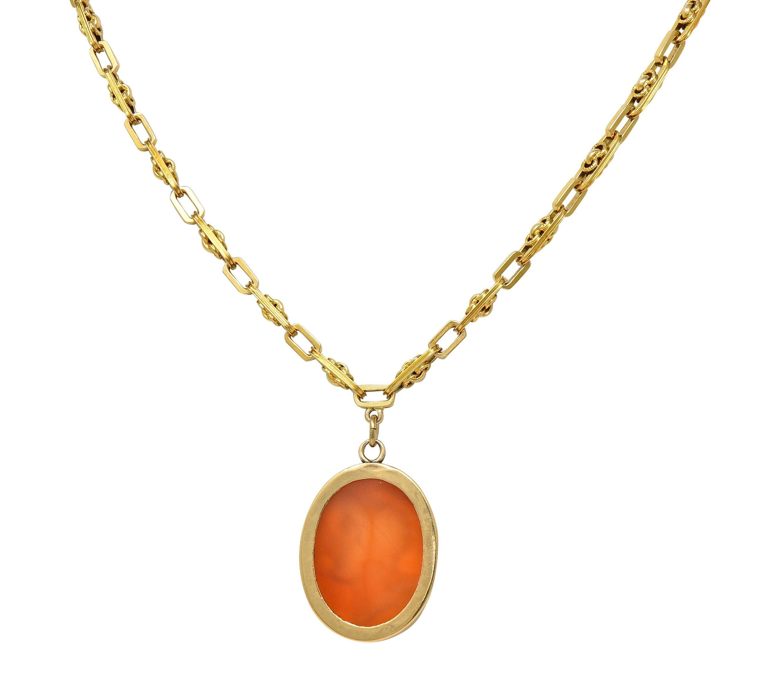 Collier pendentif camée ancien victorien en or 14 carats avec chaîne à maillons fantaisie en cornaline Excellent état - En vente à Philadelphia, PA
