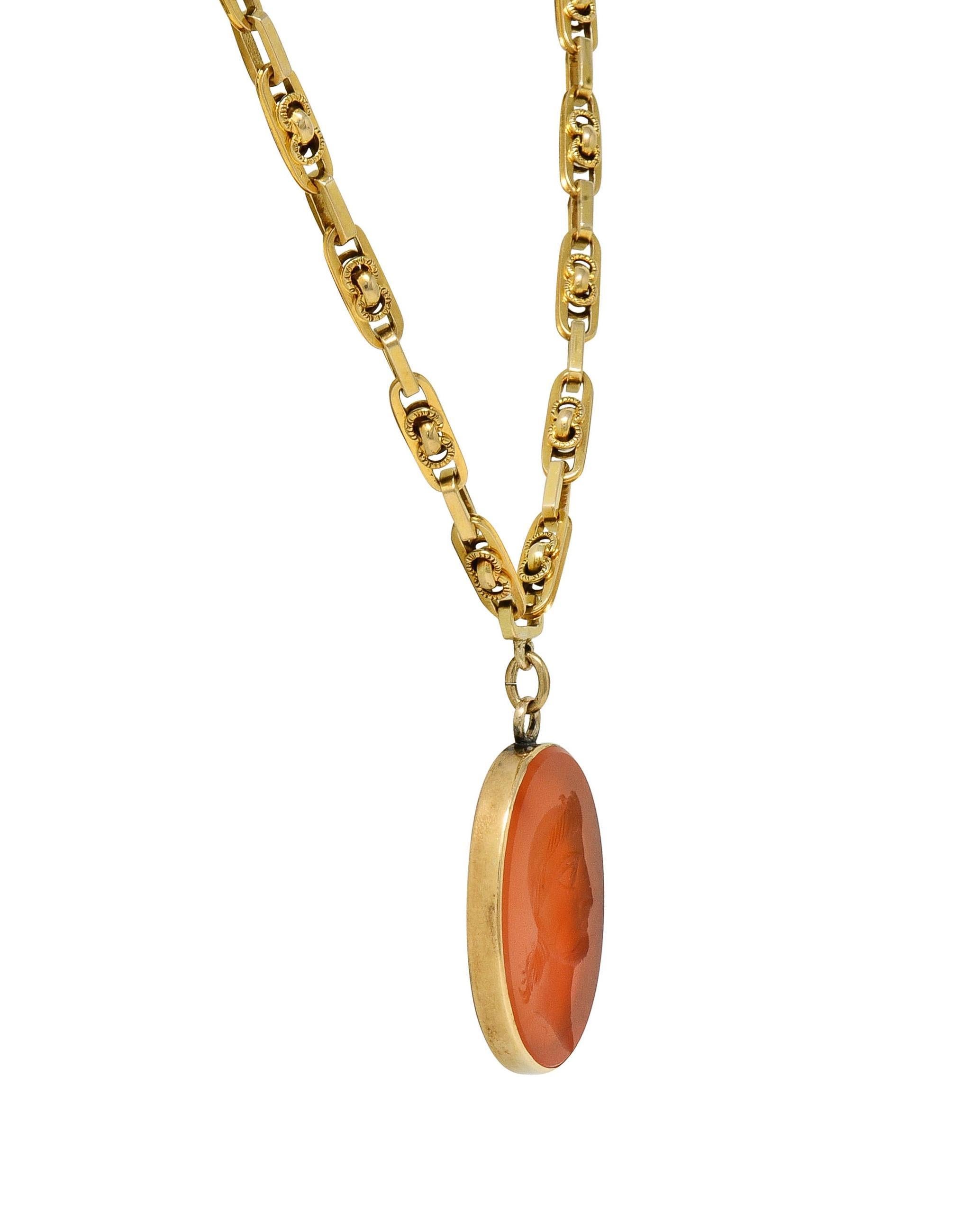 Collier pendentif camée ancien victorien en or 14 carats avec chaîne à maillons fantaisie en cornaline Unisexe en vente