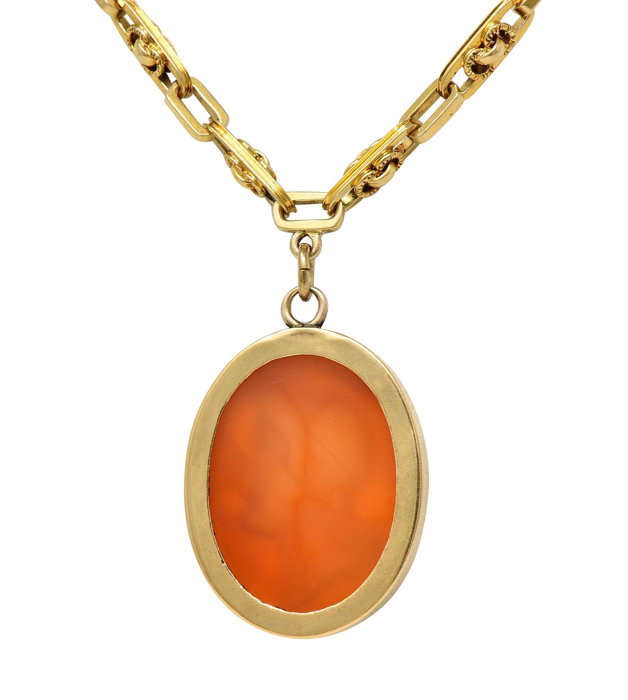Collier pendentif camée ancien victorien en or 14 carats avec chaîne à maillons fantaisie en cornaline en vente 3