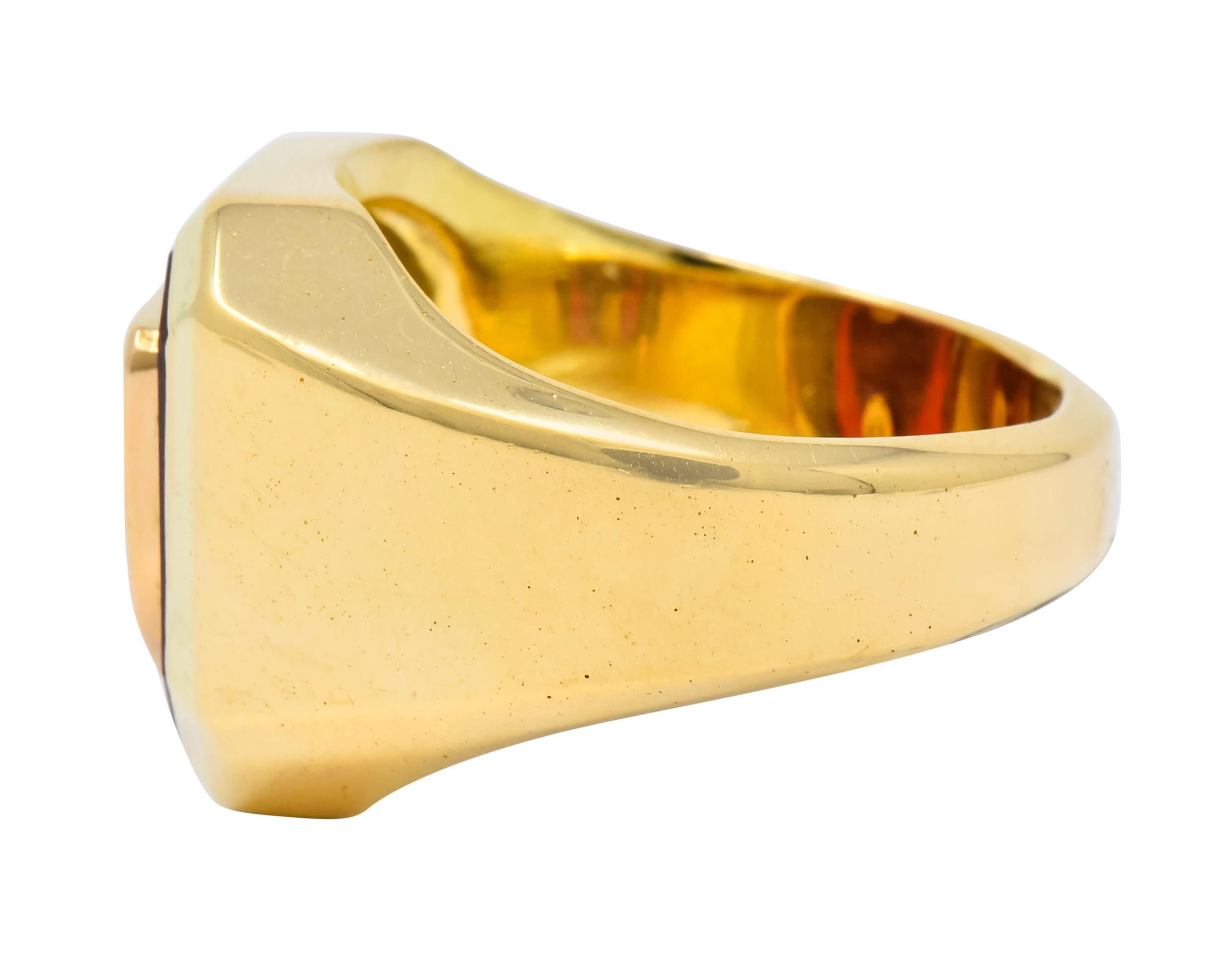 Victorian Carnelian 18 Karat Gold Signet Shield Crest Unisex Ring In Excellent Condition In Philadelphia, PA