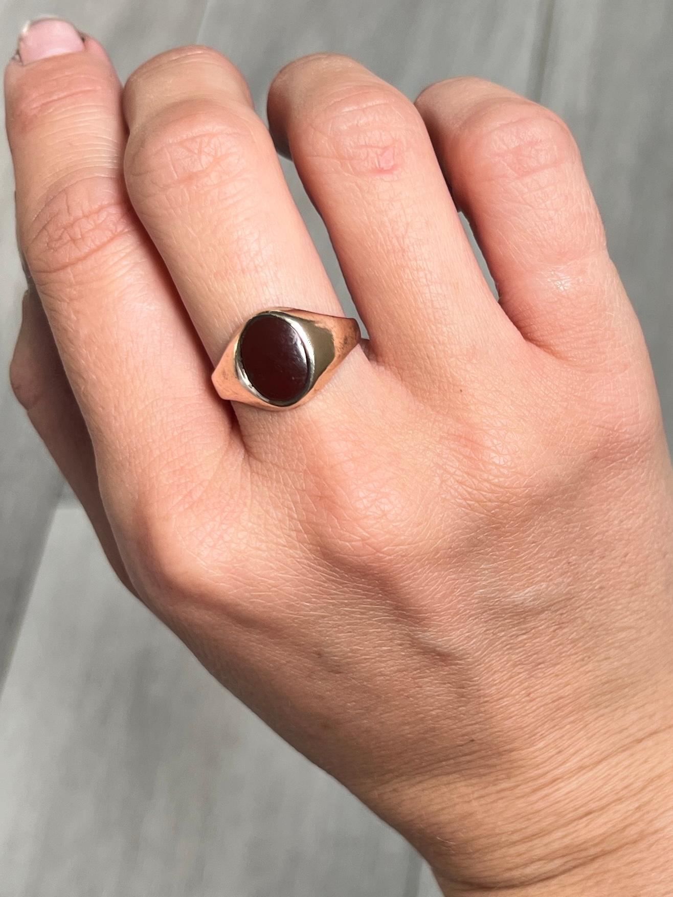 Oval Cut Victorian Carnelian and 9 Carat Gold Signet Ring For Sale