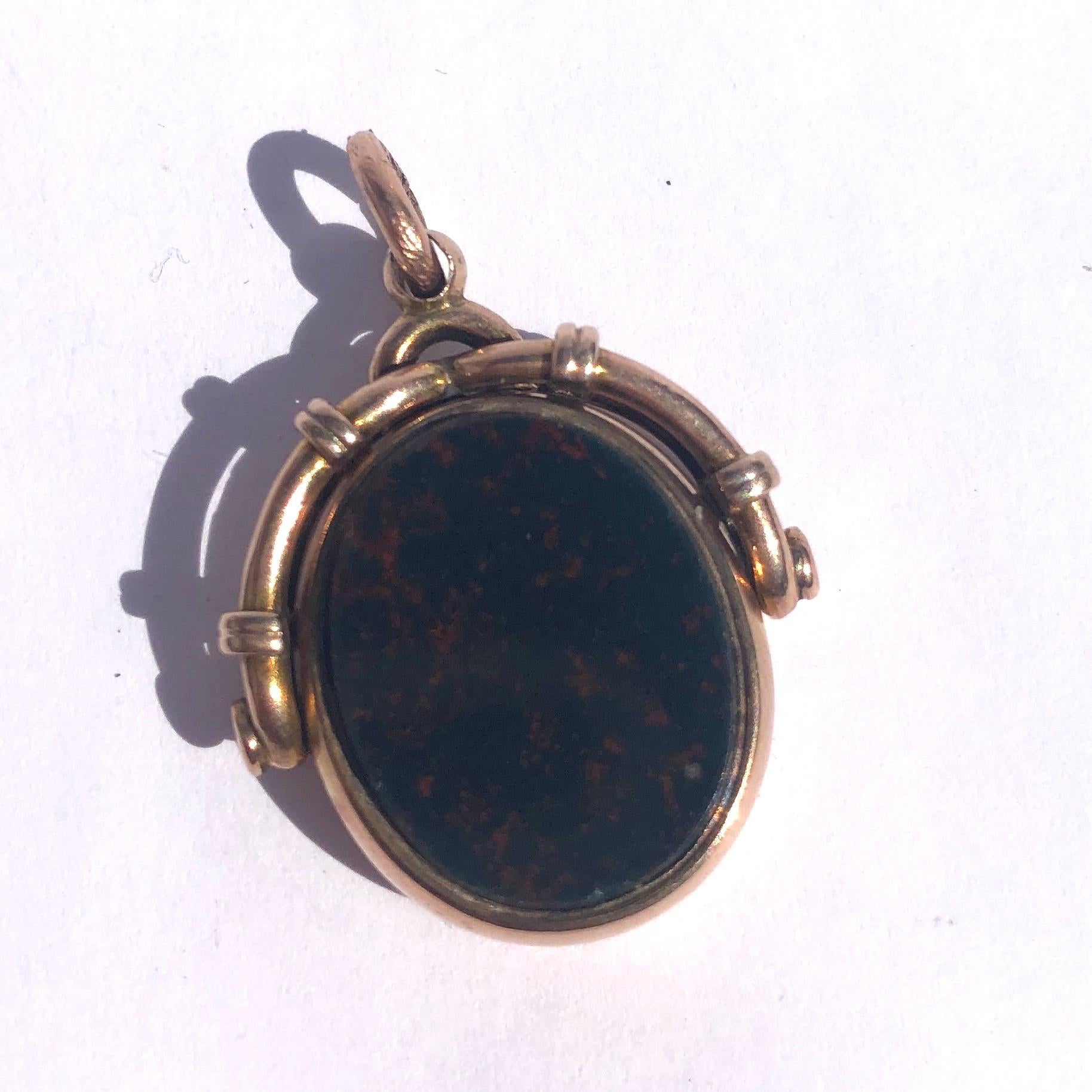 This gorgeous fob pendant holds a bloodstone on one side and carnelian on the other. Set and modelled in 9ct gold. 

Stone Dimensions: 15x19mm 
Fob Height inc Loop: 34mm 

Weight: 8.1g