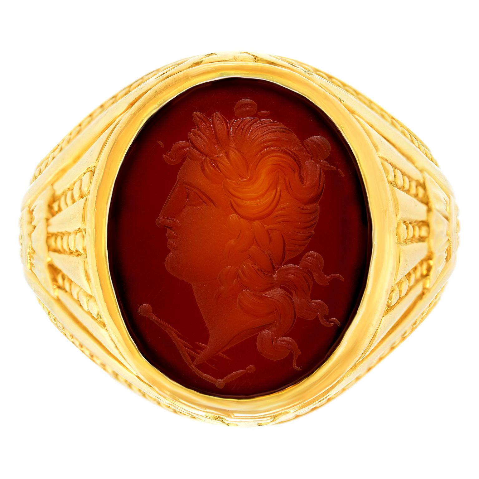 Taglio ovale Anello a sigillo vittoriano in corniola in vendita