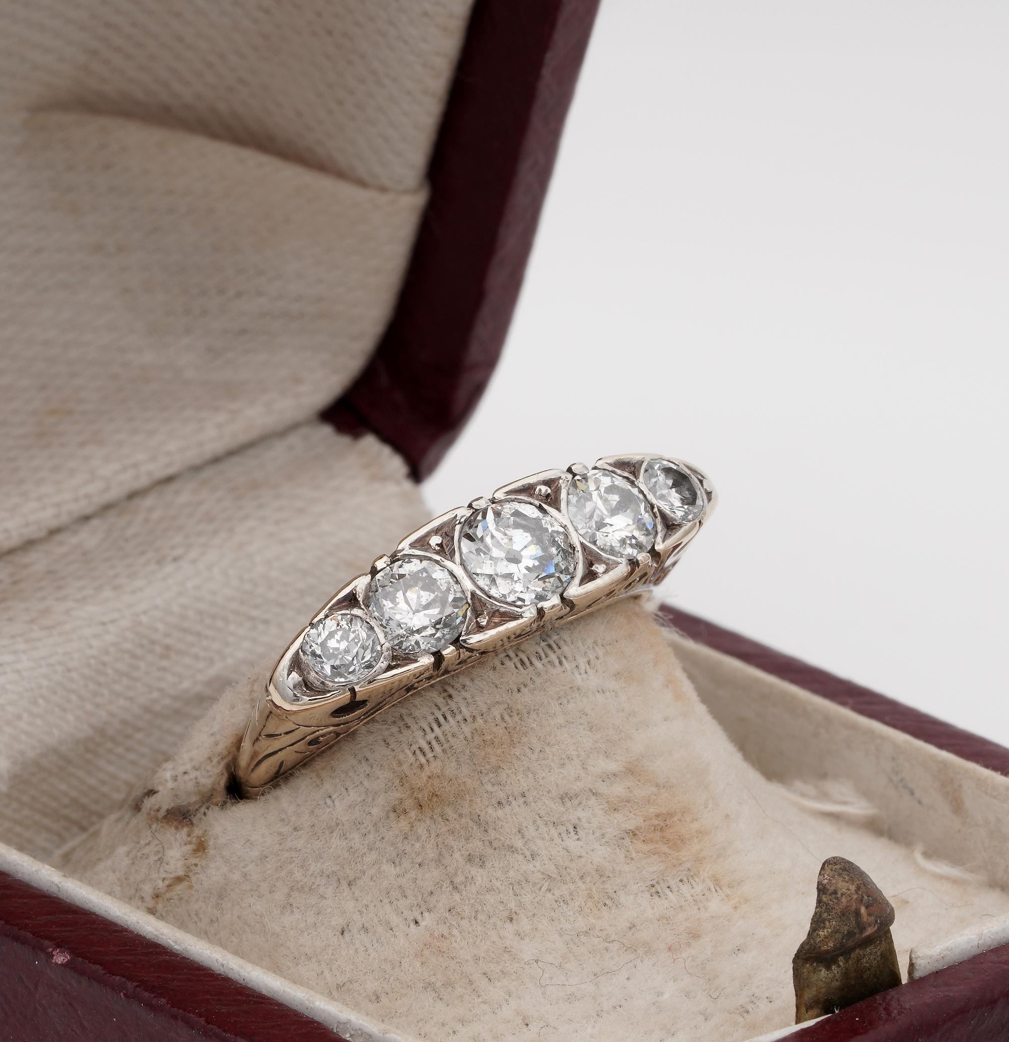Victorian Carved 1.25 Ct Five Stone Boat Ring 18 KT In Good Condition For Sale In Napoli, IT