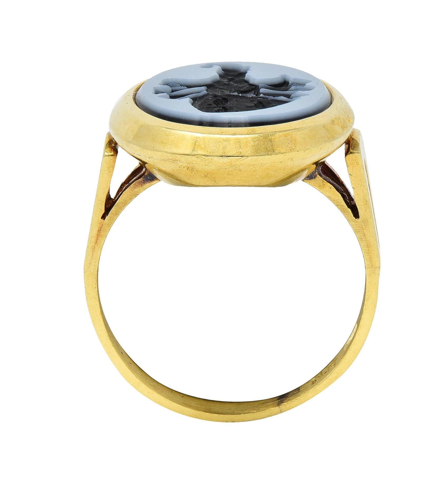 Victorian Carved Agate 14 Karat Yellow Gold Antique Heraldic Signet Ring For Sale 5