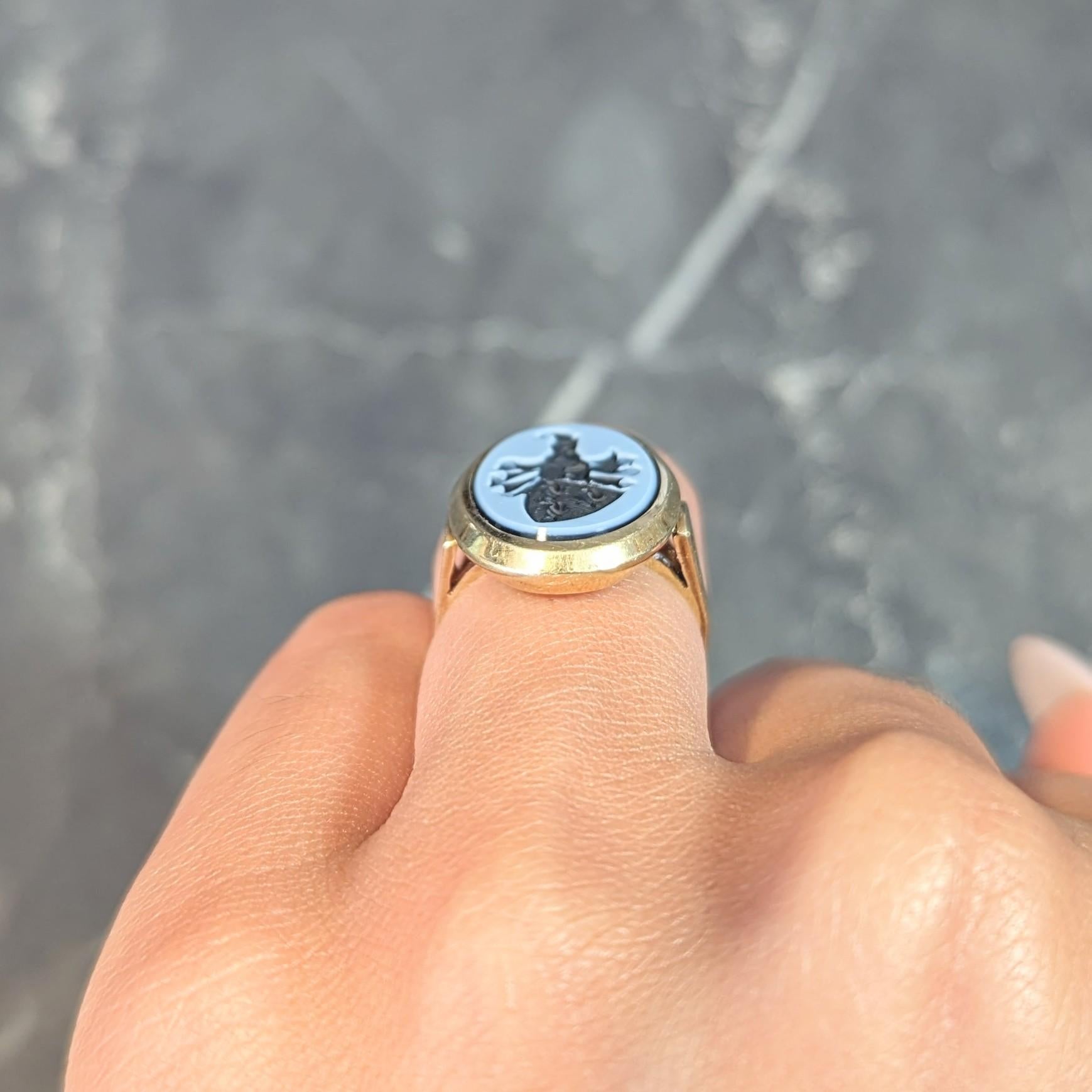 Victorian Carved Agate 14 Karat Yellow Gold Antique Heraldic Signet Ring For Sale 8