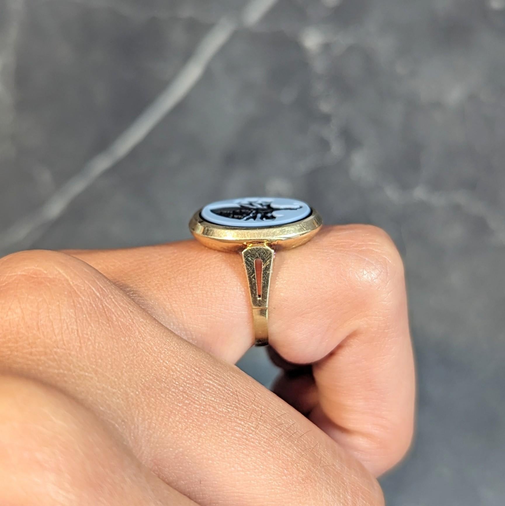 Victorian Carved Agate 14 Karat Yellow Gold Antique Heraldic Signet Ring For Sale 9