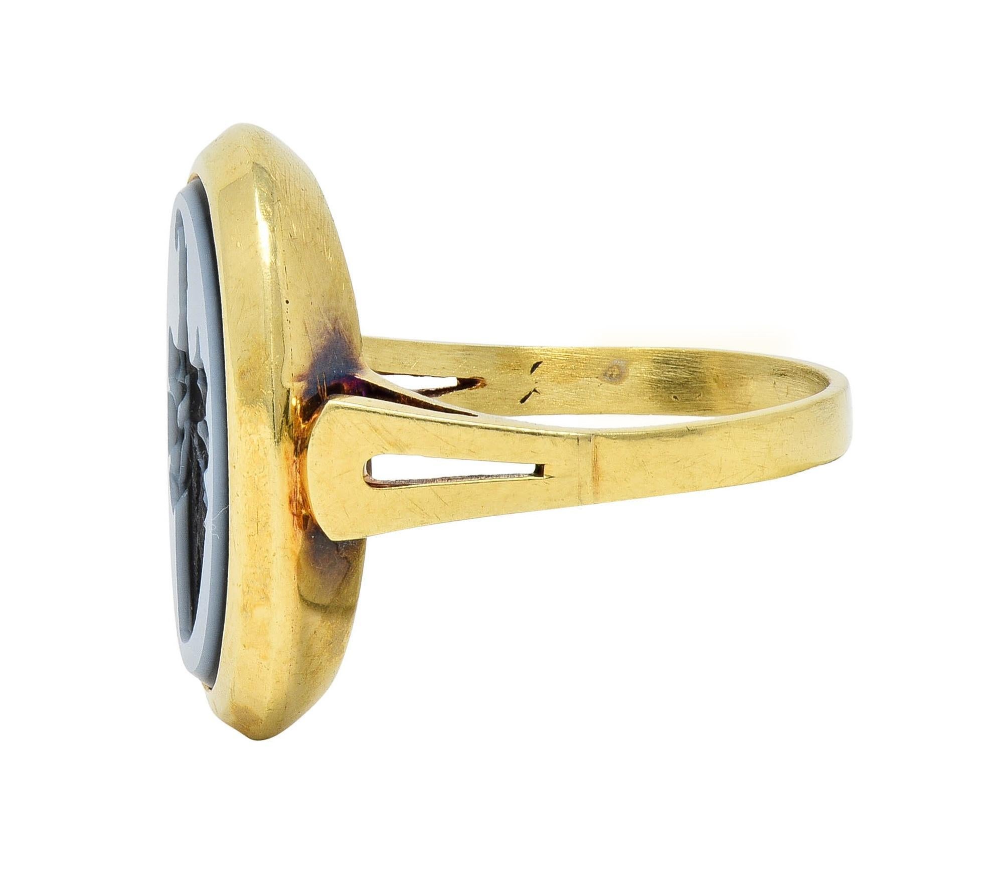 Victorian Carved Agate 14 Karat Yellow Gold Antique Heraldic Signet Ring For Sale 1