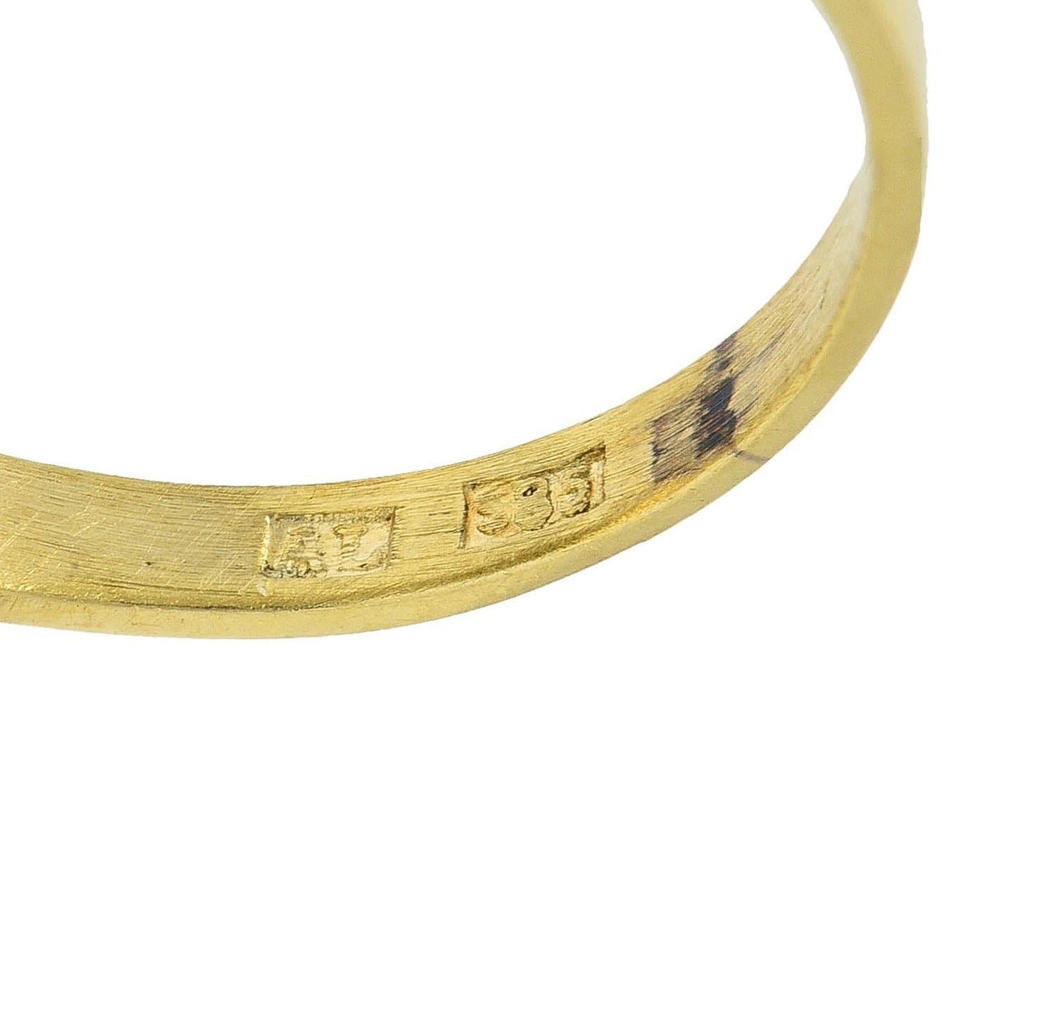 Victorian Carved Agate 14 Karat Yellow Gold Antique Heraldic Signet Ring For Sale 3