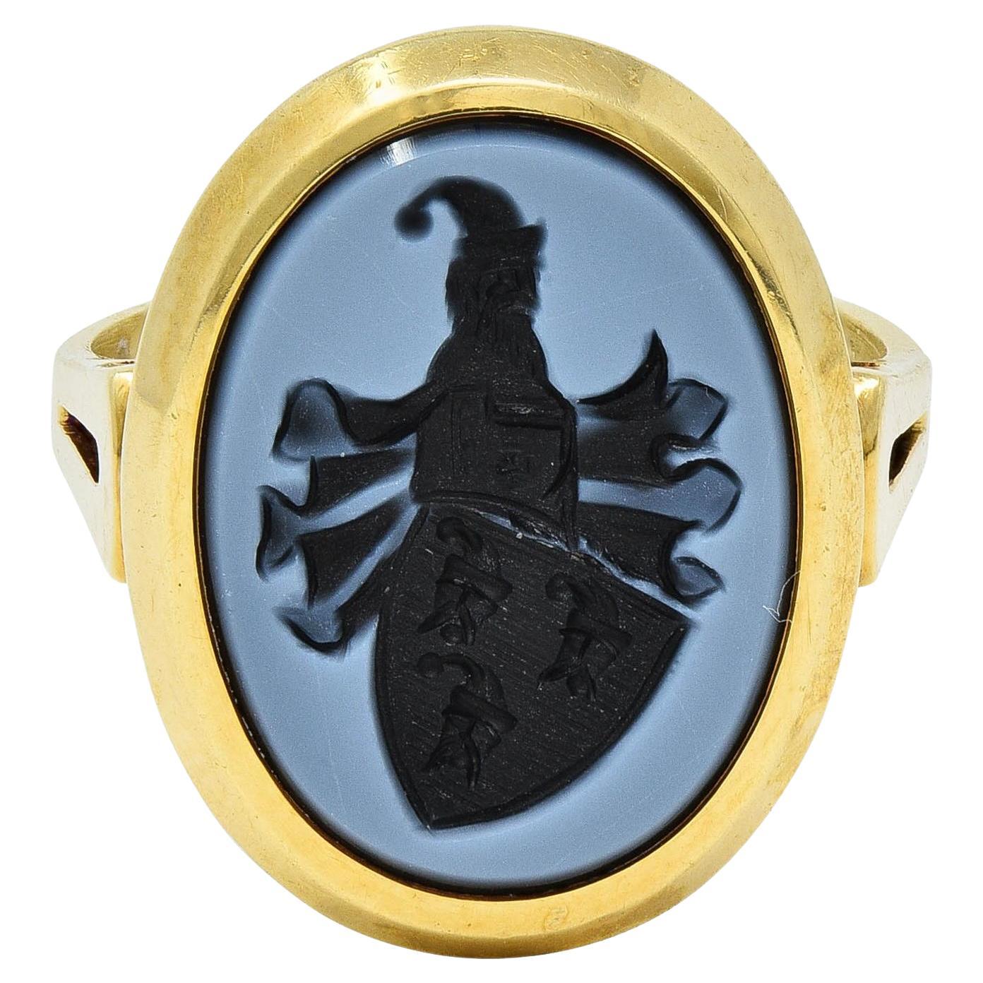 Victorian Carved Agate 14 Karat Yellow Gold Antique Heraldic Signet Ring