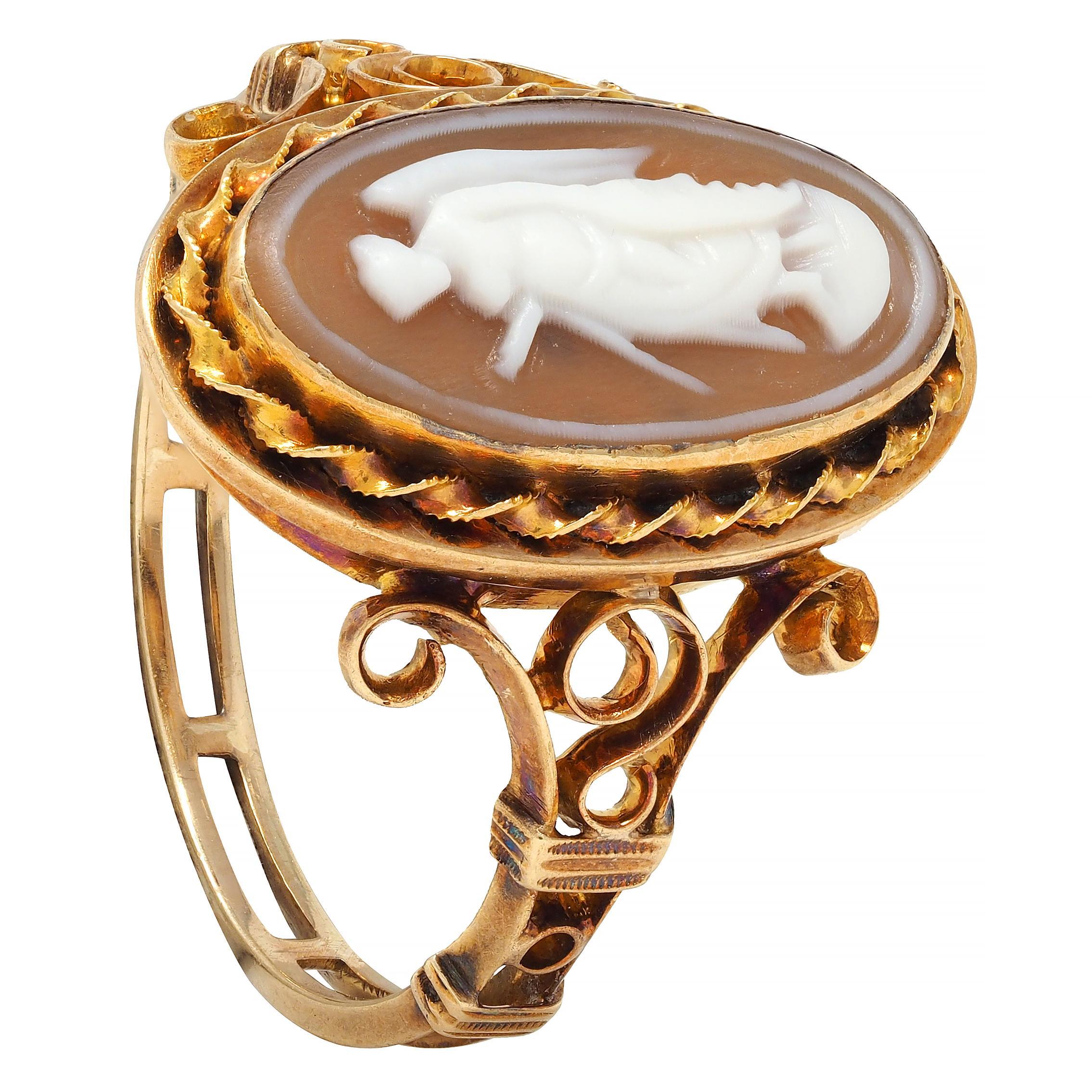 Victorian Carved Agate 14 Karat Yellow Gold Nike Cameo Antique Ring For Sale 5