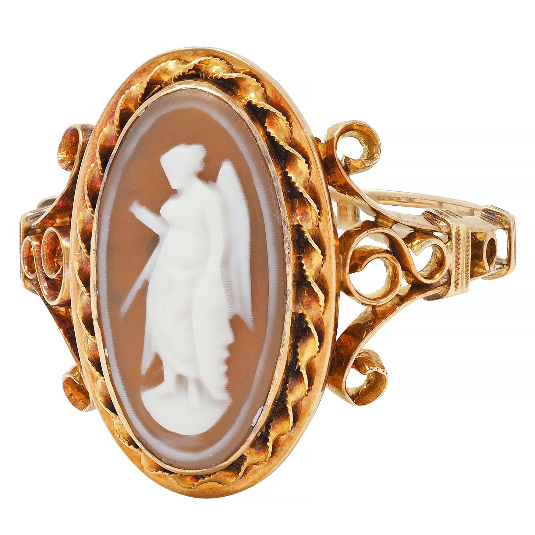 Victorian Carved Agate 14 Karat Yellow Gold Nike Cameo Antique Ring For Sale 2