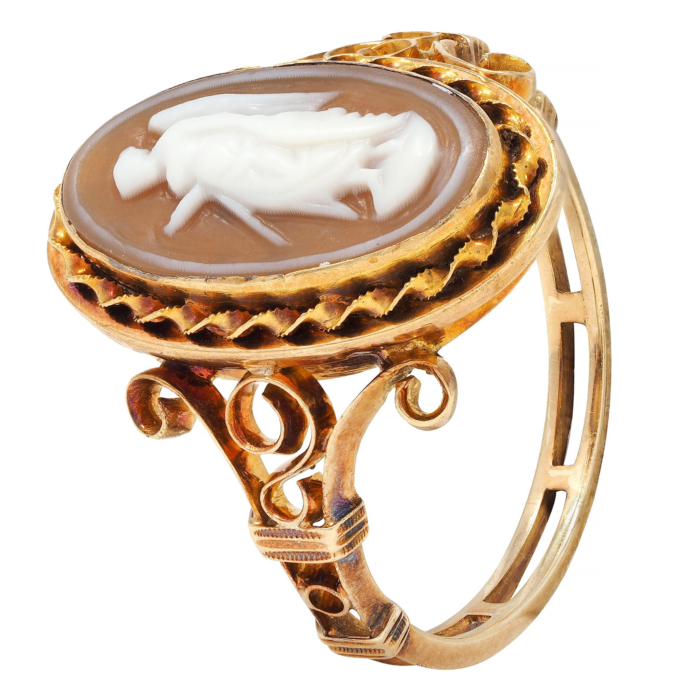 Victorian Carved Agate 14 Karat Yellow Gold Nike Cameo Antique Ring For Sale 3