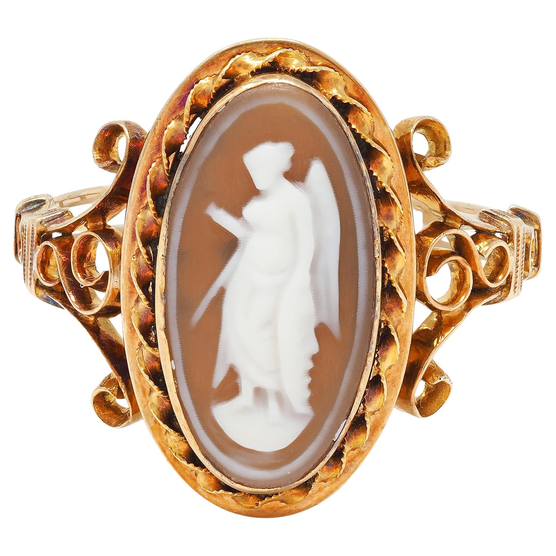 Victorian Carved Agate 14 Karat Yellow Gold Nike Cameo Antique Ring For Sale