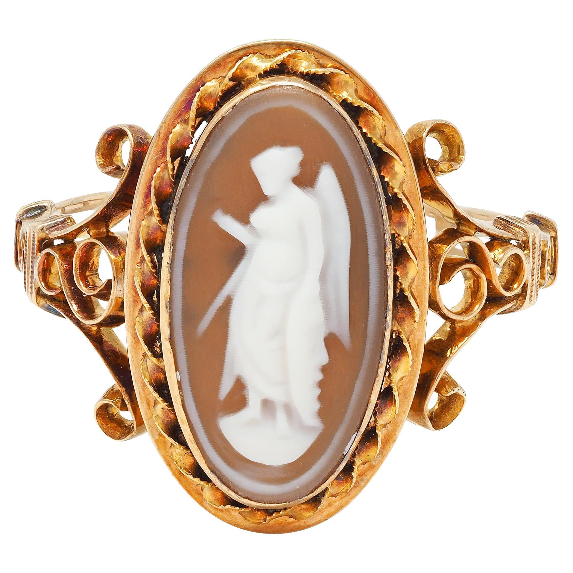 Bague d'antiquités victorienne camée Nike en or jaune 14 carats avec agate sculptée