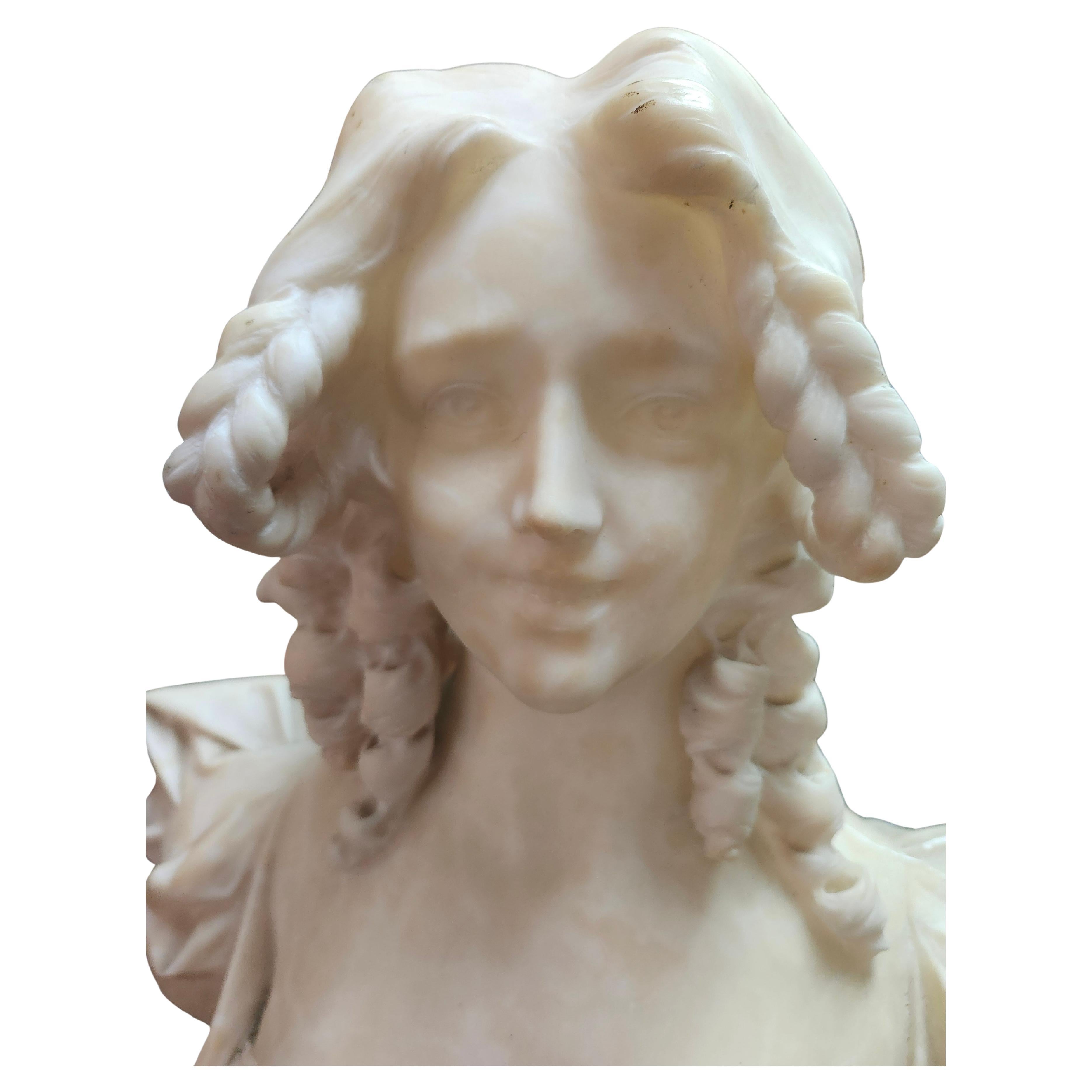 Viktorianische geschnitzte Alabasterbüste einer jungen Frau auf einem Terra Verde Marmorsockel (Art nouveau) im Angebot
