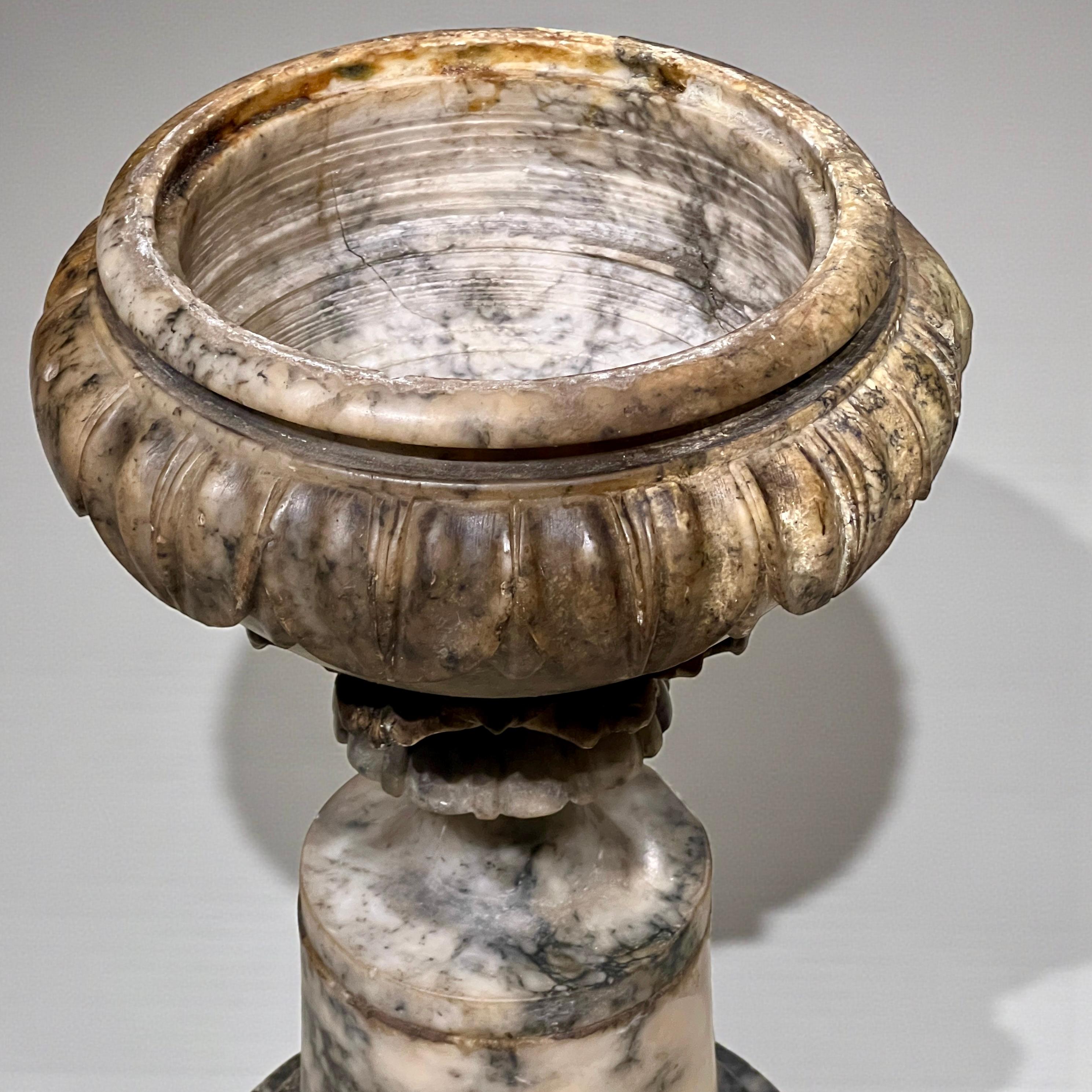 Viktorianische geschnitzt Alabaster Pflanzer Tisch Zentrum im Angebot 2