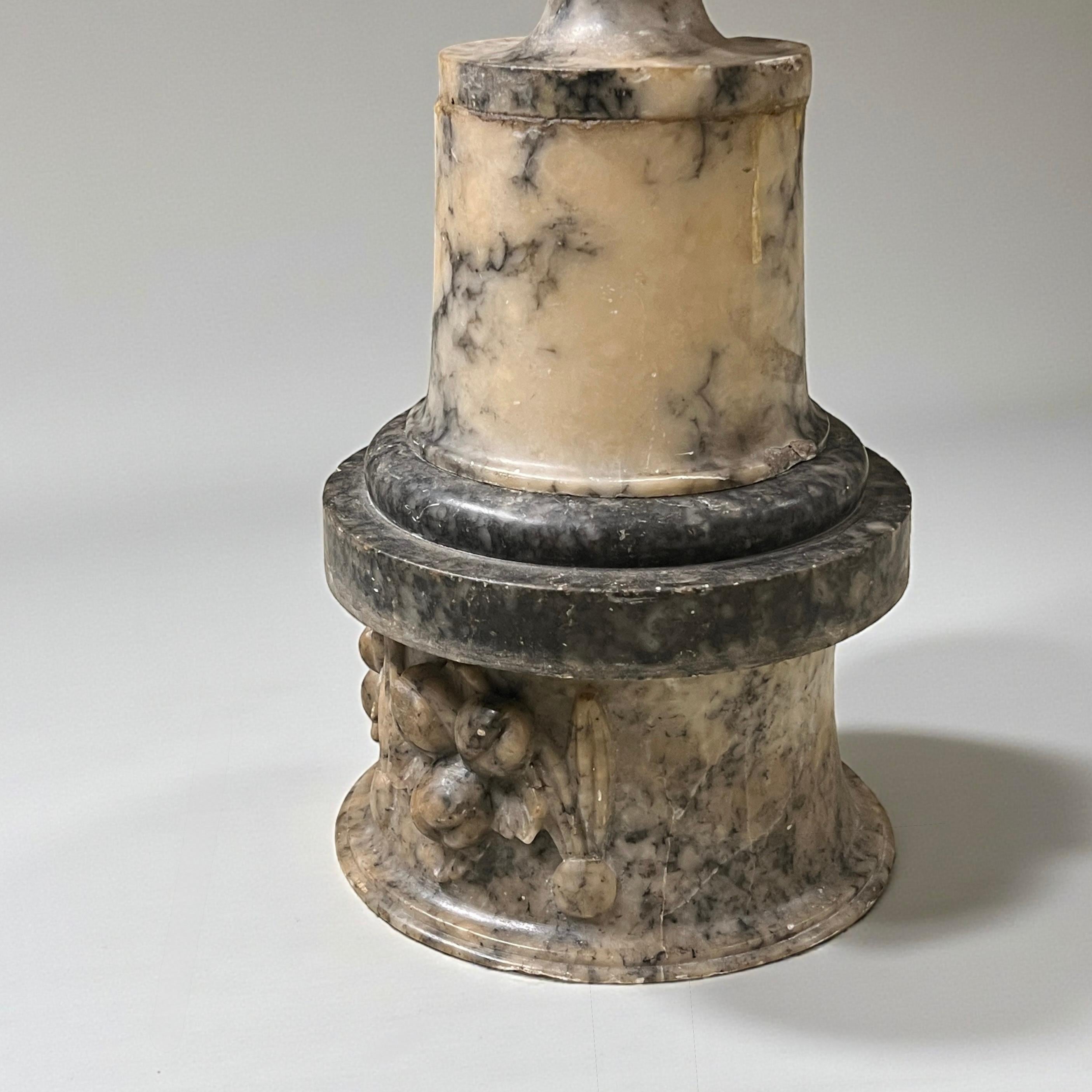 Viktorianische geschnitzt Alabaster Pflanzer Tisch Zentrum im Angebot 3