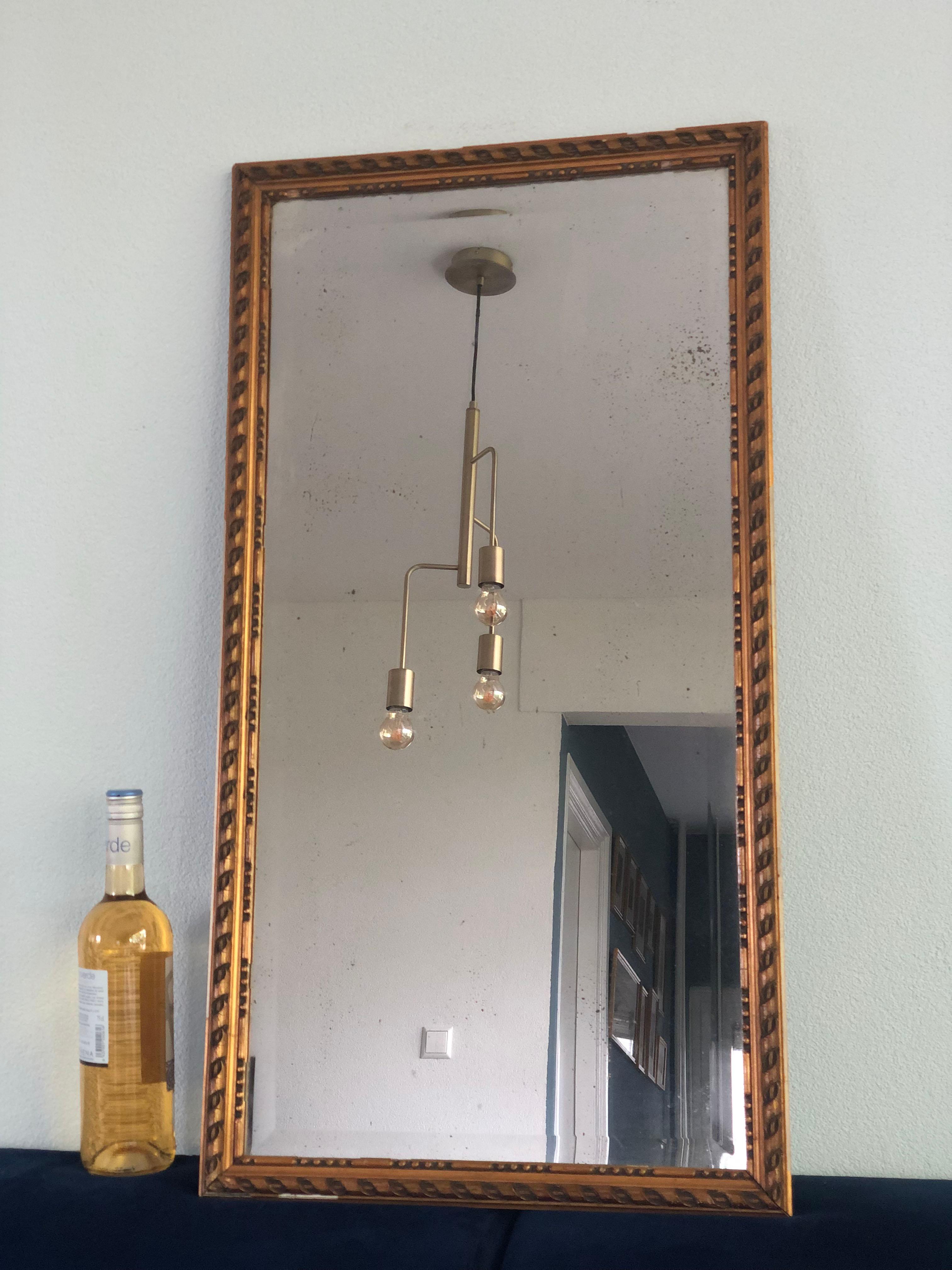 Victorian Carved and Detailed Giltwood Mirror In Good Condition For Sale In Bjuråker, SE