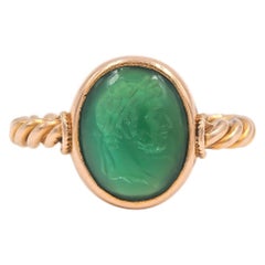 Bague victorienne en or jaune 18 carats avec intaille en calcédoine sculptée