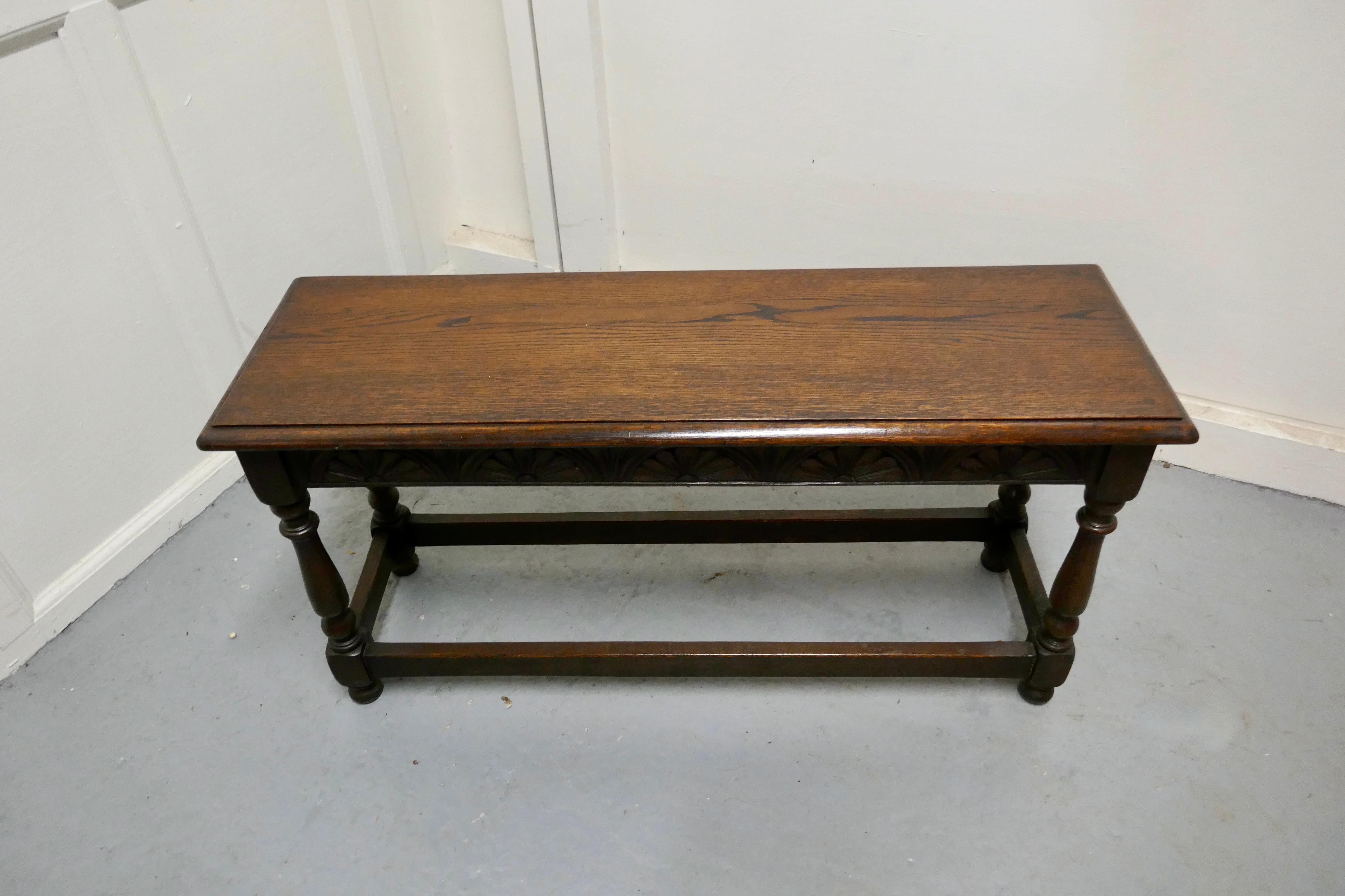 Victorian carved country oak joint style window seat, long hall bench

This a good piece of Victorian country furniture, it has a solid oak seat with a moulded edge and the apron below has decorative carving on all 4 sides, the stool stands on