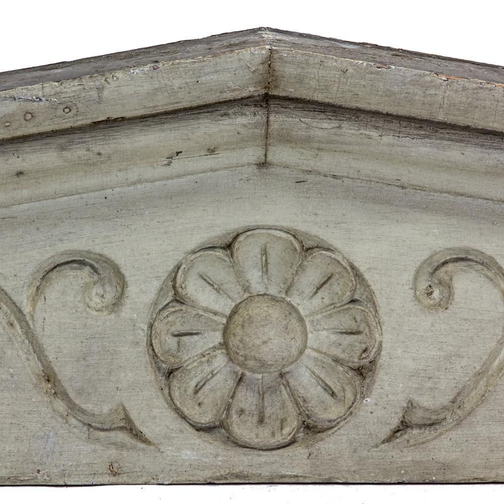 This header has an understated elegance in the delicate lines of its carved details. A central in-carved rosette is flanked by swirls the follow the gentle slop of the header’s pitch.
            