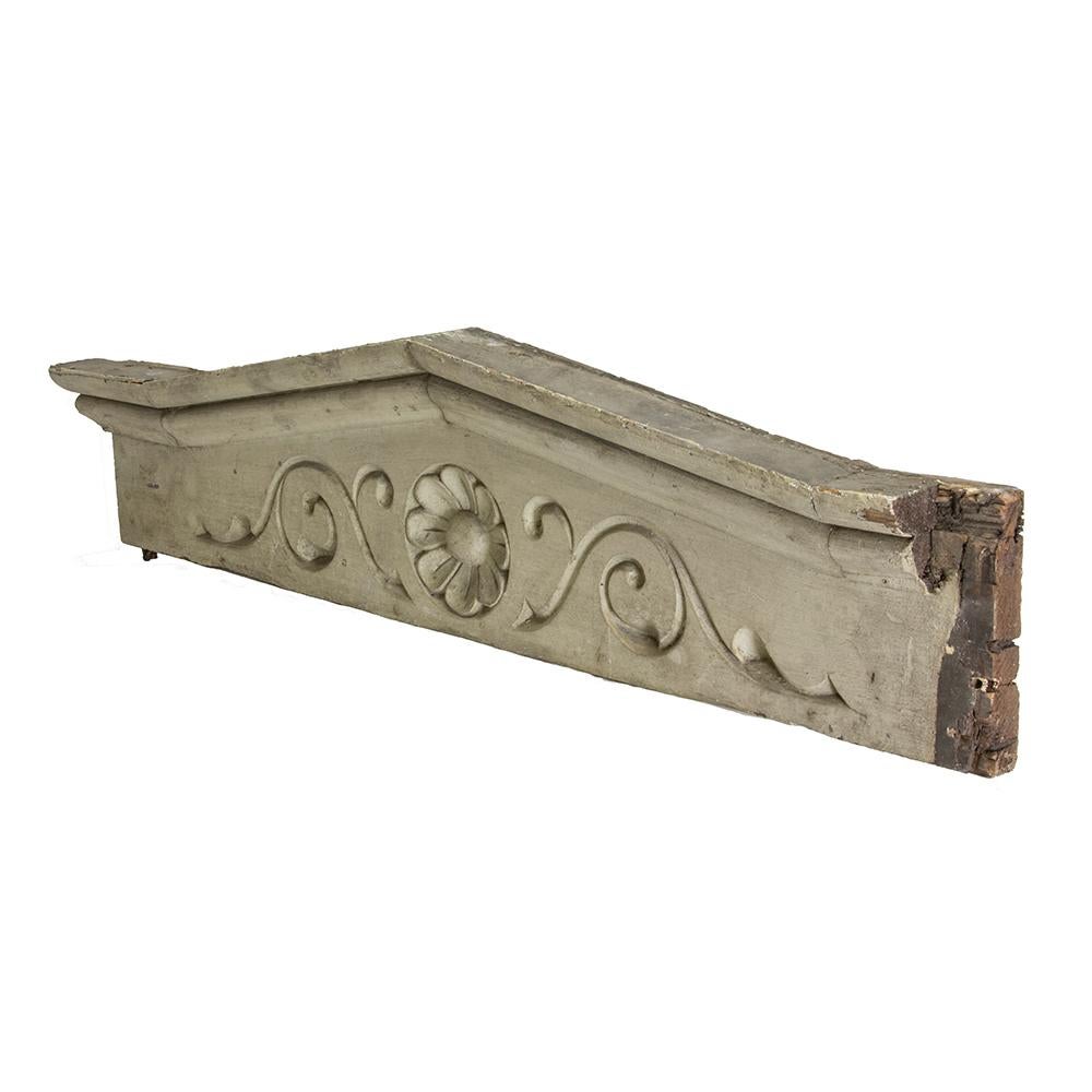Victorian Carved Door Header In Distressed Condition For Sale In Aurora, OR