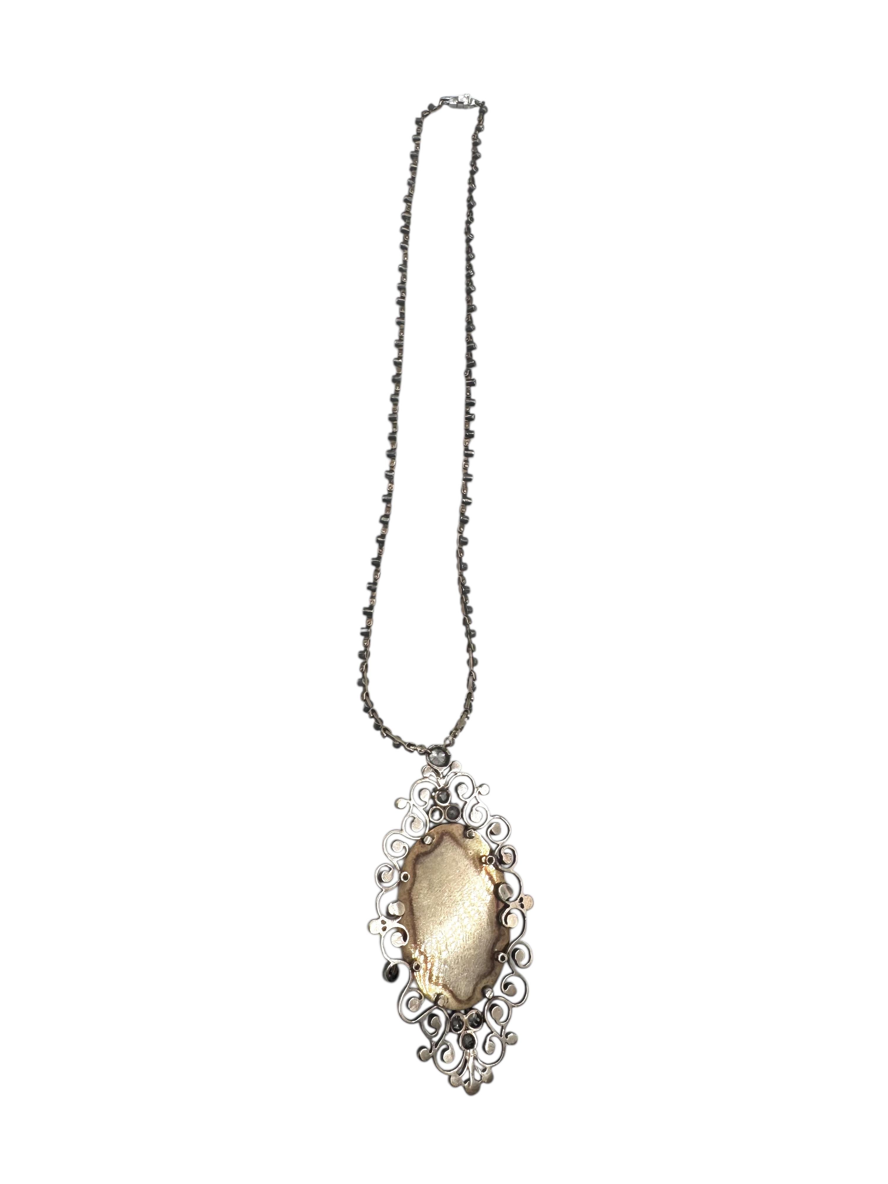 Victorian Carved Emerald Cameo and Diamond Pendant Necklace en venta 1