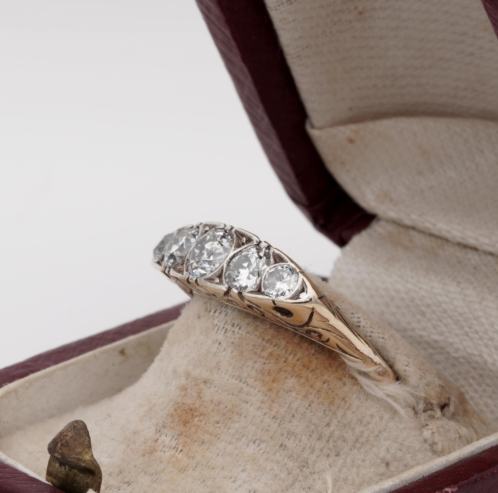 Carved Hoop 1.25 Carat Five-Stone Ring In Fair Condition For Sale In Napoli, IT