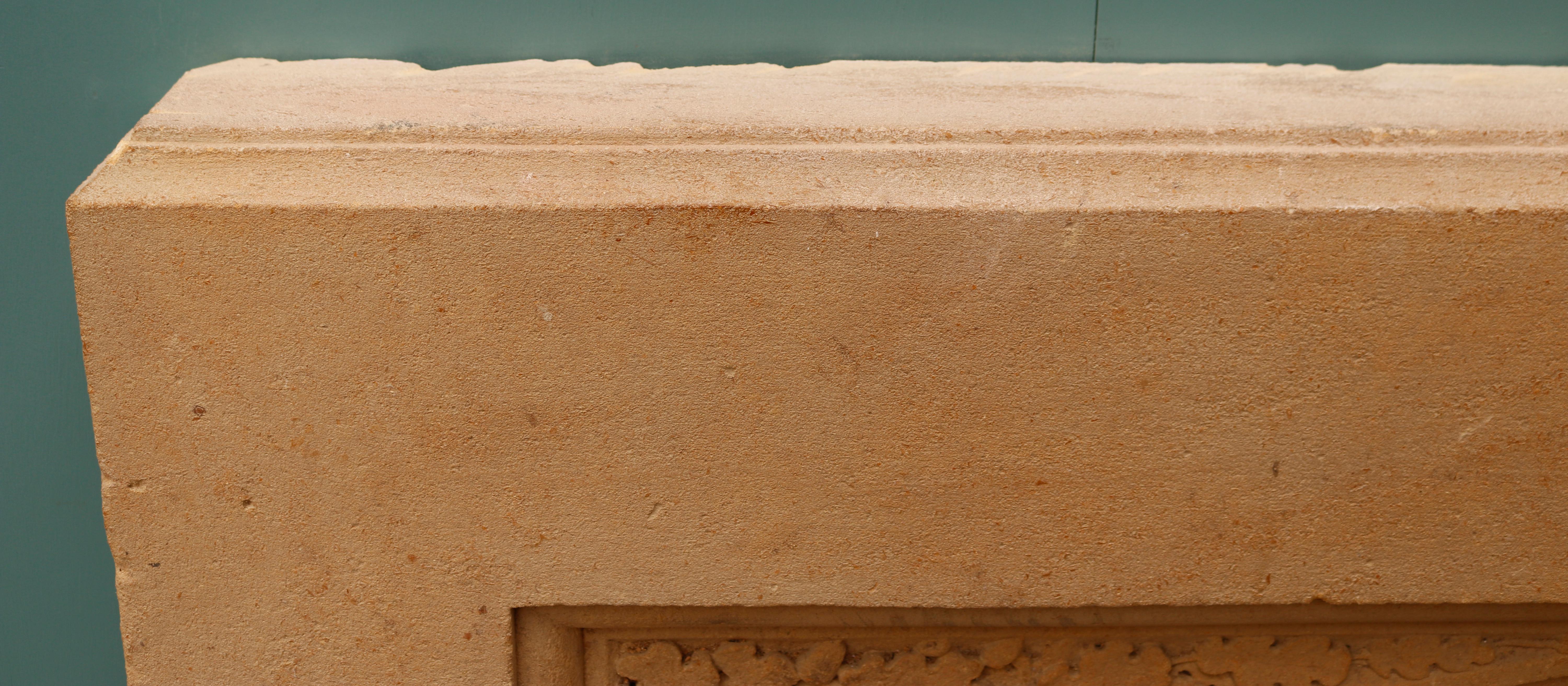 Cheminée victorienne en pierre calcaire sculptée Bon état - En vente à Wormelow, Herefordshire
