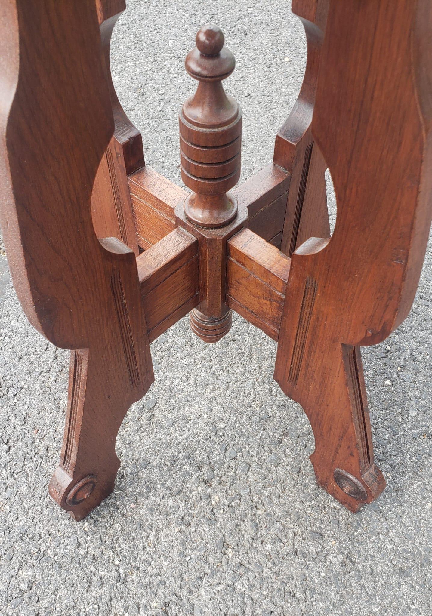 Victorian Carved Mahogany and Marble Top Candle Srand or Side Table In Good Condition For Sale In Germantown, MD