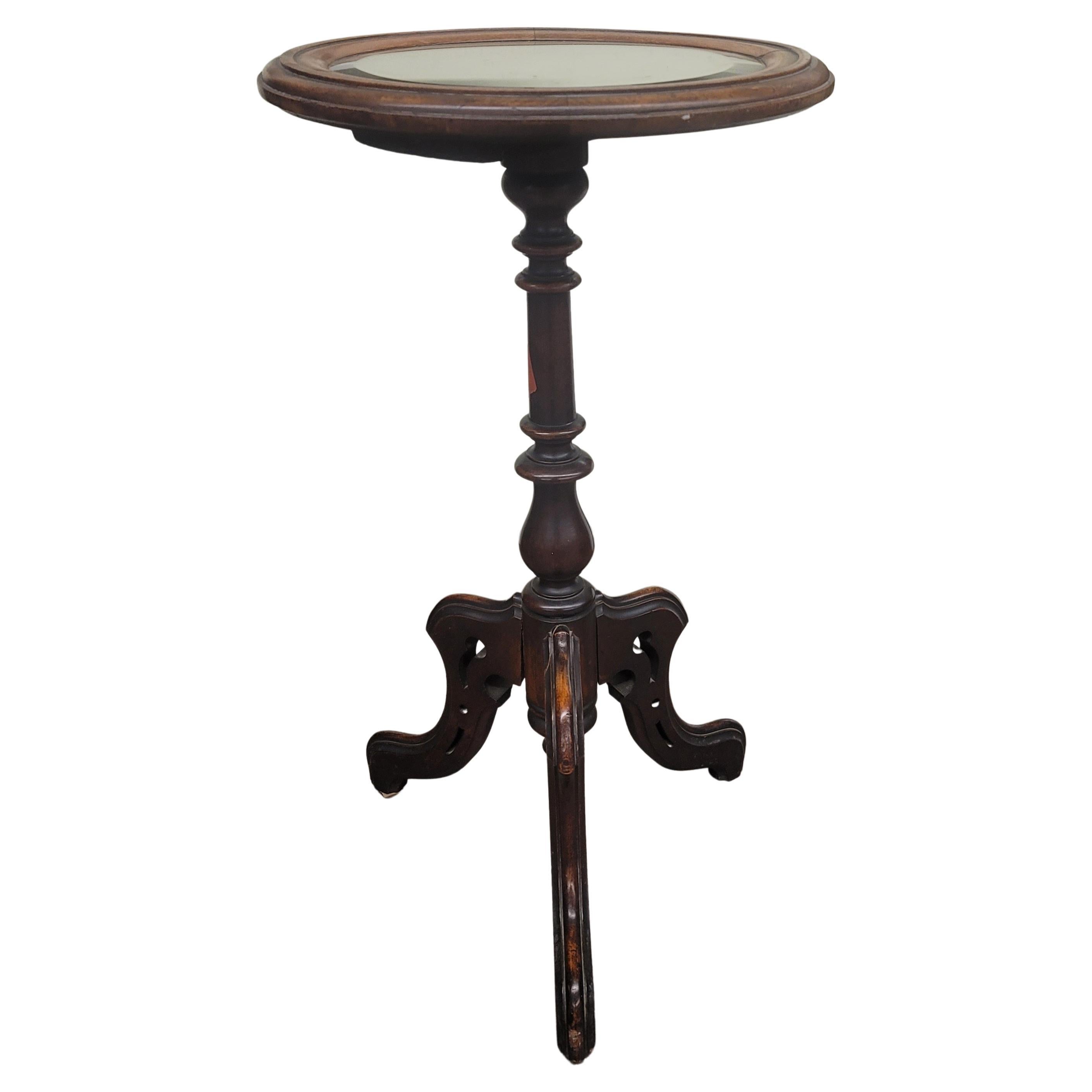 A rare Victorian Carved Mahogany mirrored stand or side table, Circa 1910s. Measures 16
