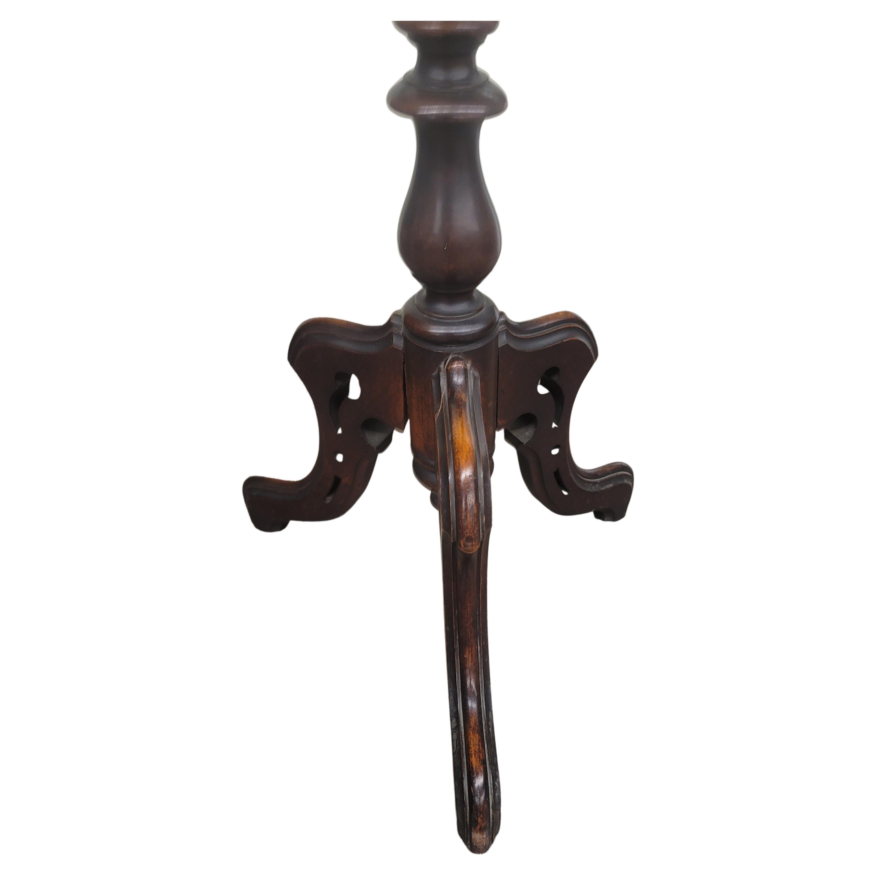 American Victorian Carved Mahogany Mirrored Stand Side Table, Circa 1910s For Sale