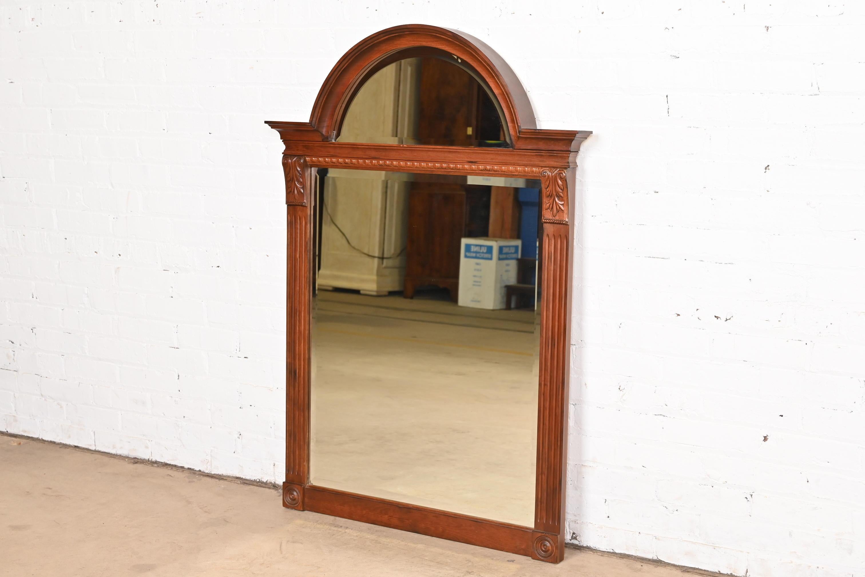 Victorian Carved Maple Arched Wall Mirror In Good Condition For Sale In South Bend, IN