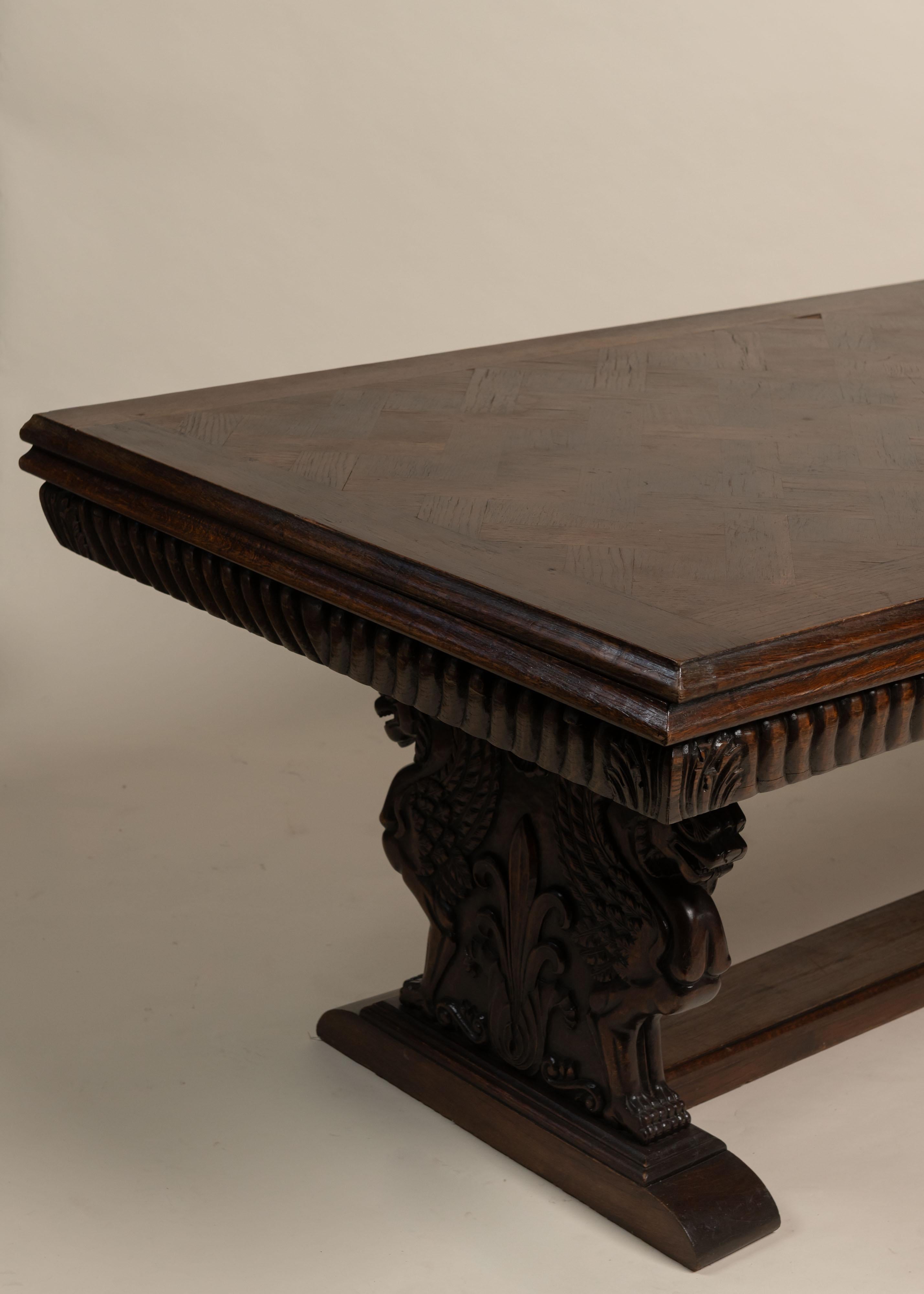XIXe siècle Table de bibliothèque victorienne à tiroir en Oak sculpté, Angleterre, c.1890 en vente