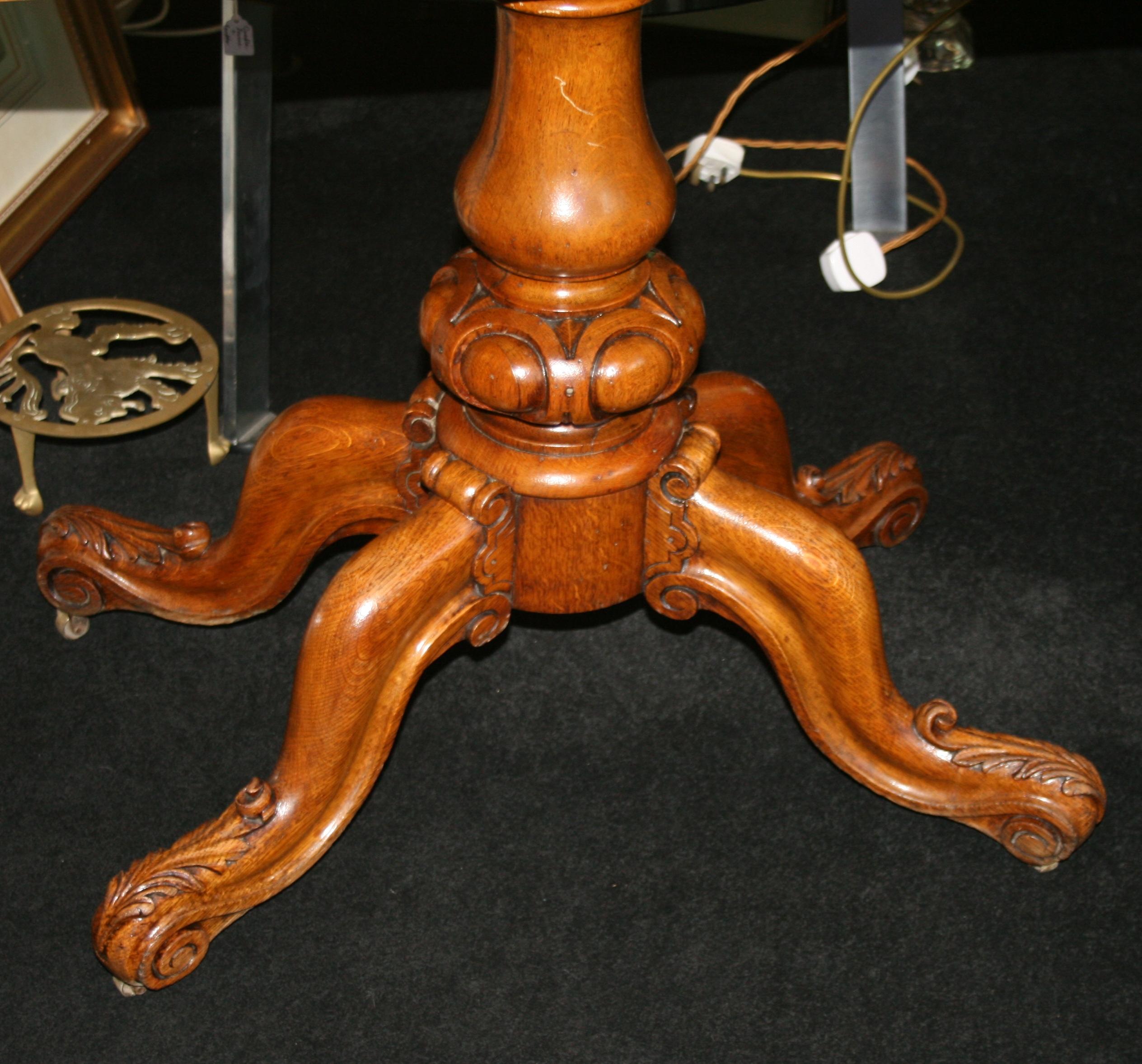 Victorian Carved Oak Flip Top Card Games Table In Excellent Condition For Sale In Worcester, Worcestershire