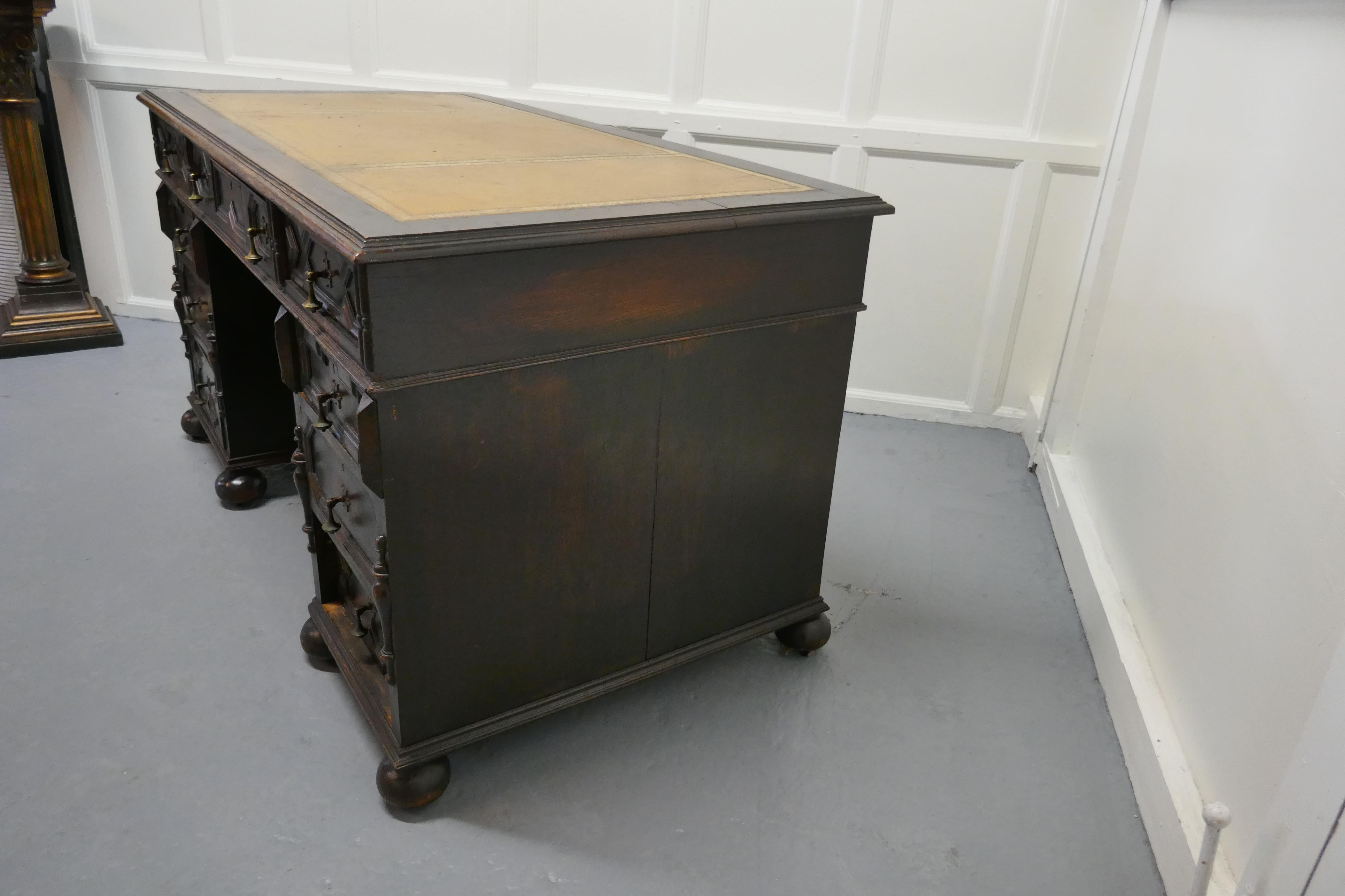 Victorian Carved Oak Pedestal Desk In Good Condition In Chillerton, Isle of Wight