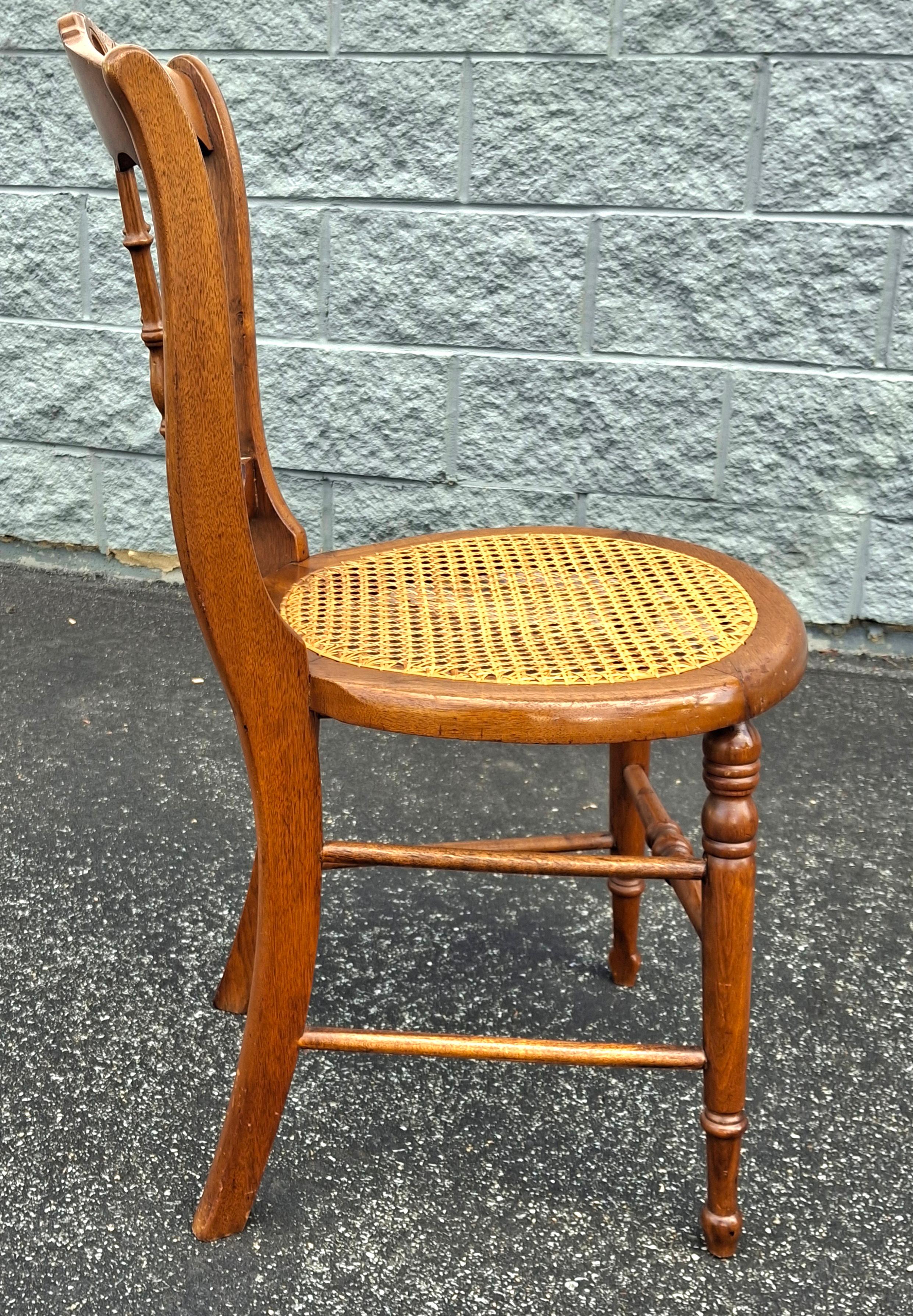 Victorian Carved Walnut and Cane Seat Side Chair In Good Condition For Sale In Germantown, MD