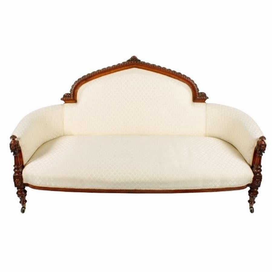European Victorian Carved Walnut Settee, 19th Century For Sale