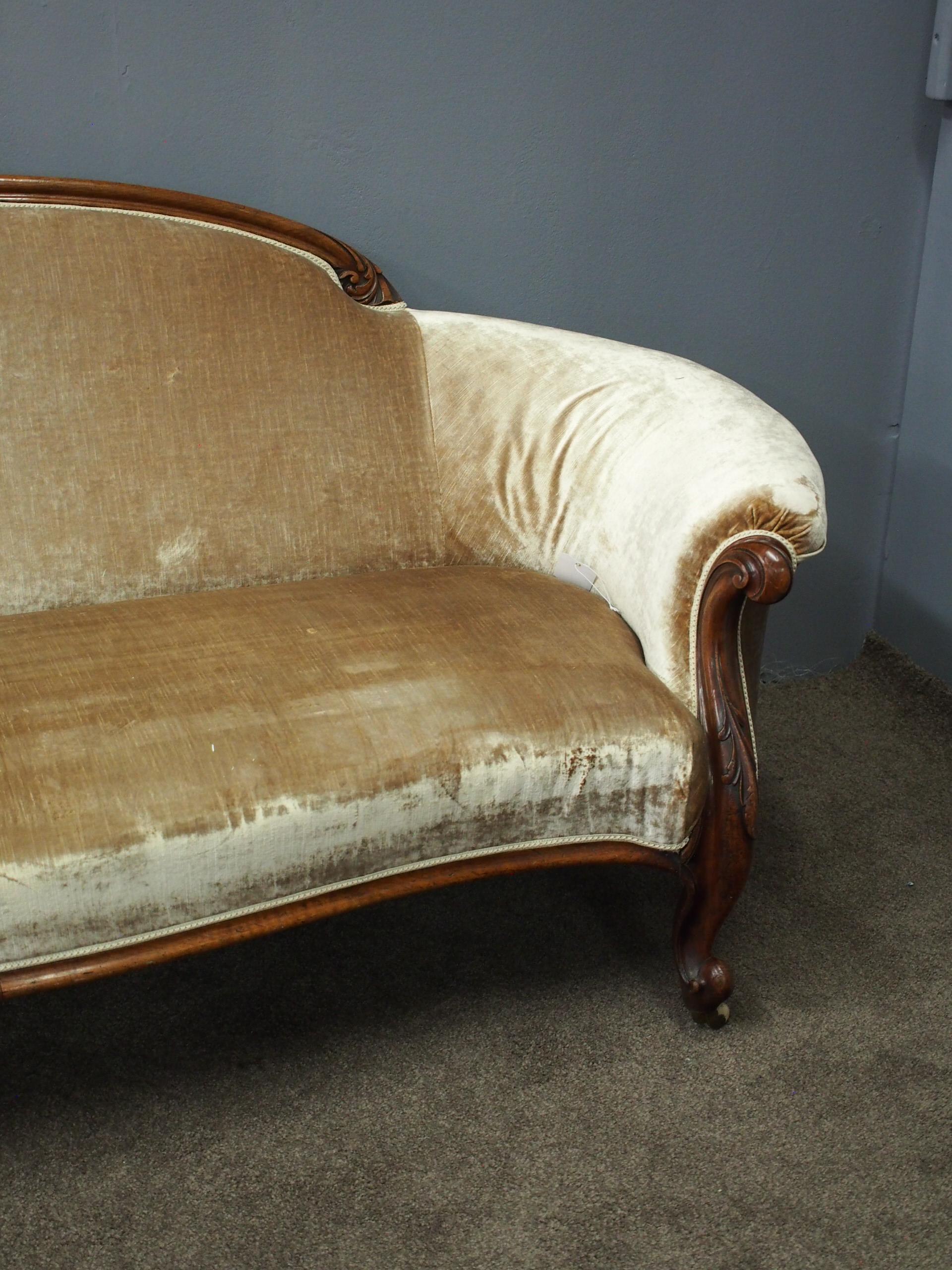 Victorian Carved Walnut Sofa In Good Condition In Edinburgh, GB