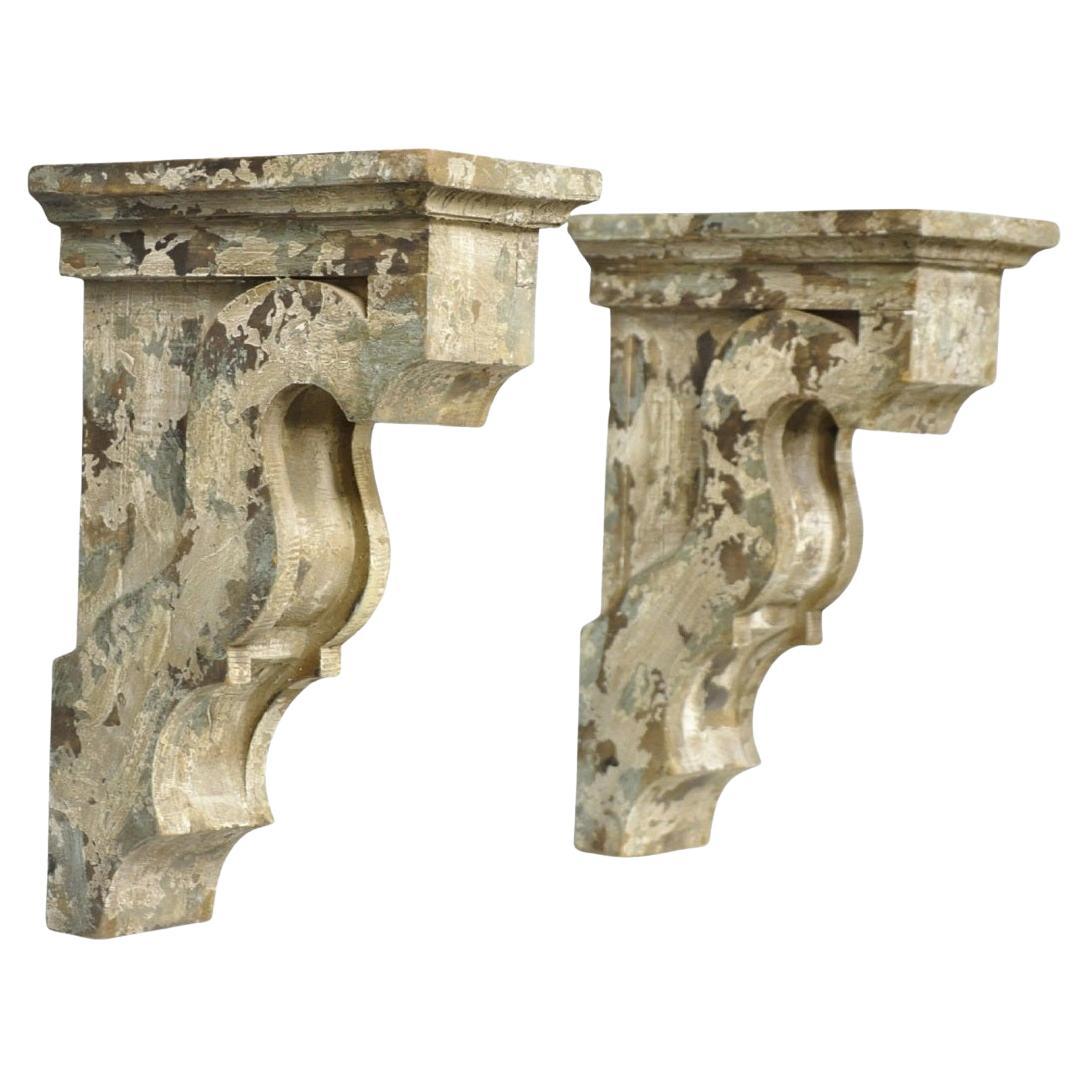 Paire de consoles en bois sculpté victorien peint en bleu et blanc - une paire