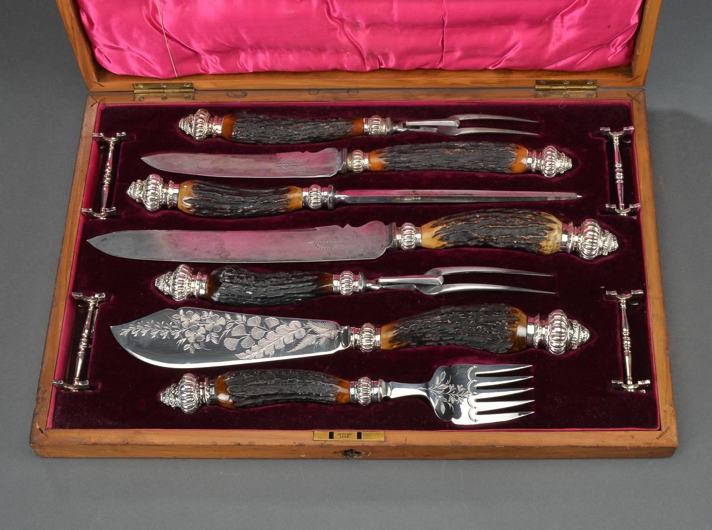 Victorian metal, Sheffield and horn 11 pieces carving set
In mahogany box.