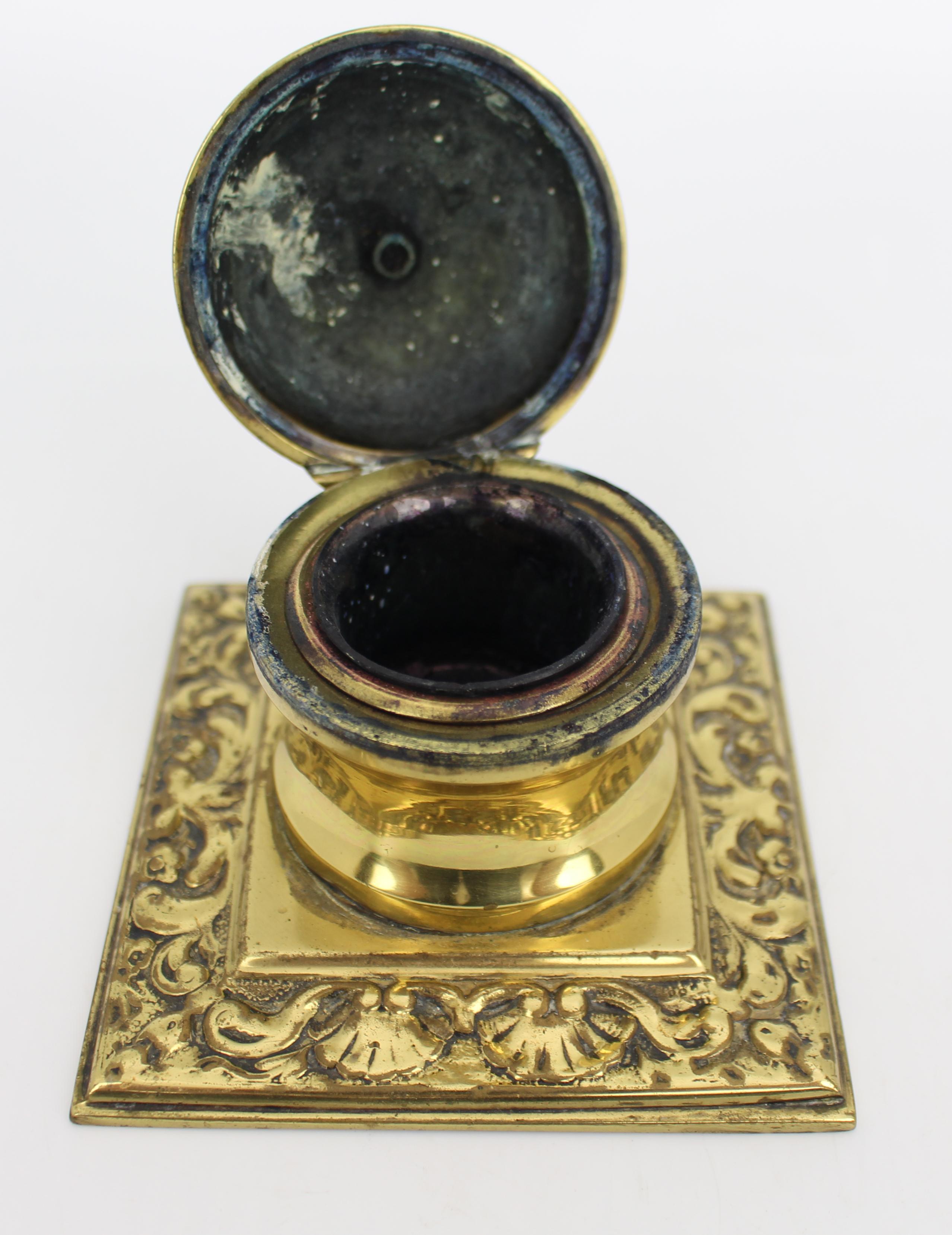 Victorian Cast Brass Inkwell with Ornamental Scrollwork, England, circa 1880 For Sale 1