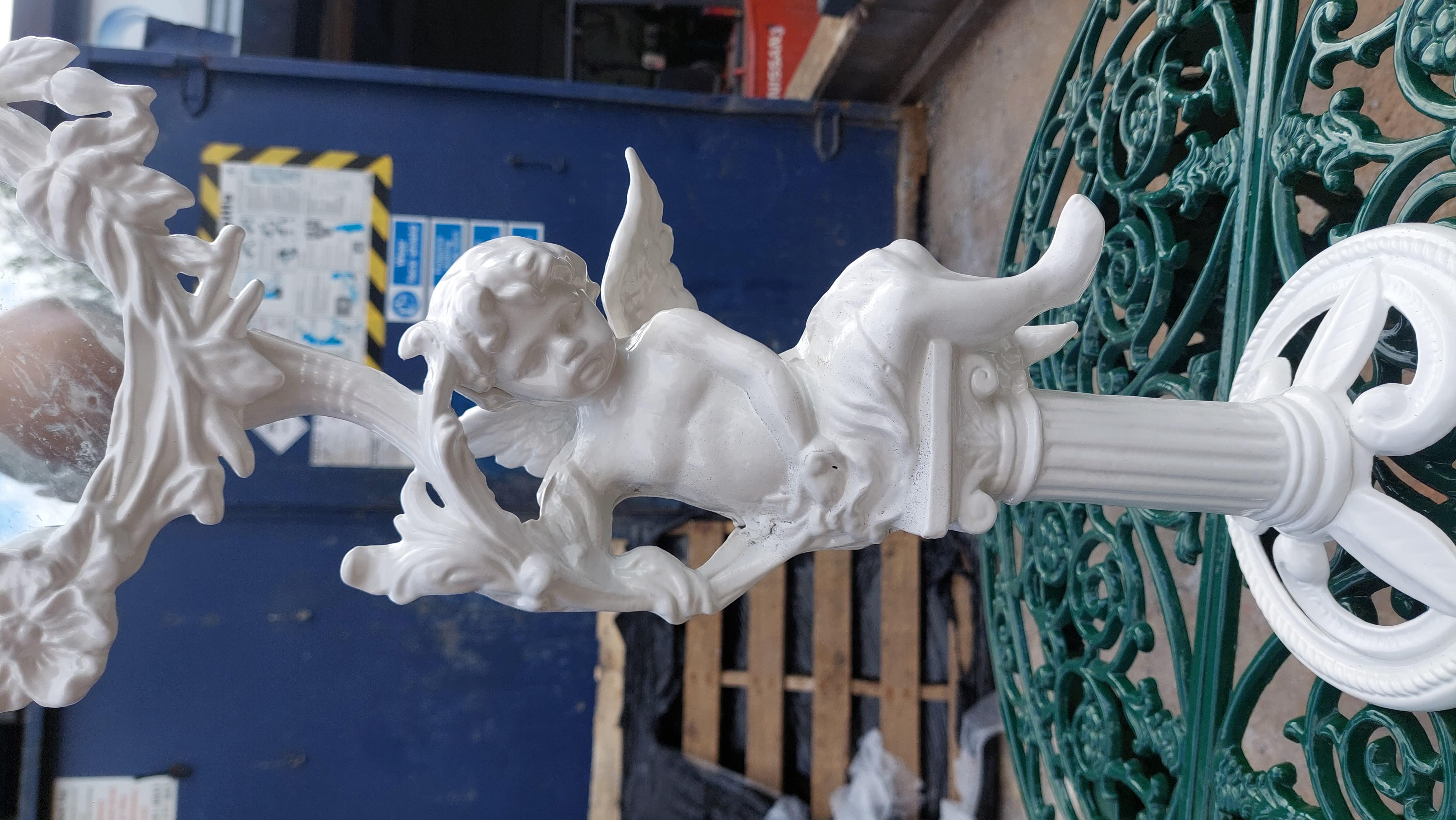 Specchio Cherubino vittoriano in ghisa In condizioni buone in vendita a Altrincham, GB