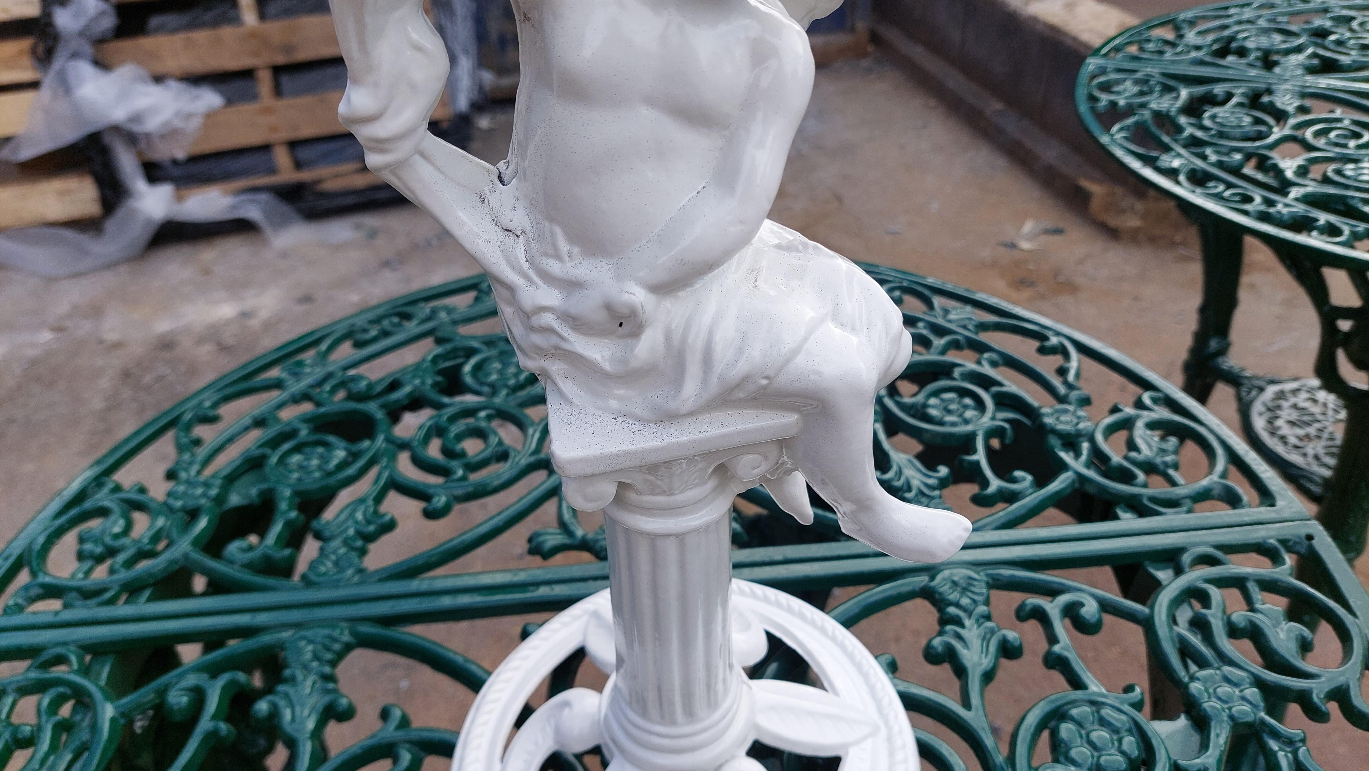 Specchio Cherubino vittoriano in ghisa in vendita 1