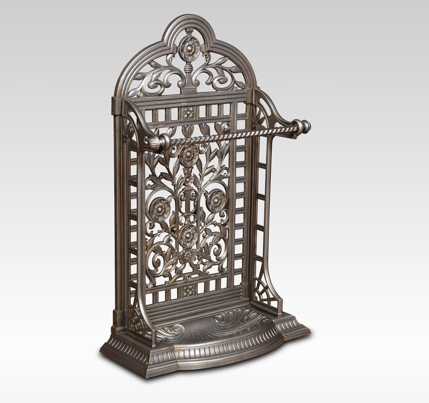 Victorian Cast Iron Coalbrookdale Style Umbrella Stand In Good Condition In Cheshire, GB