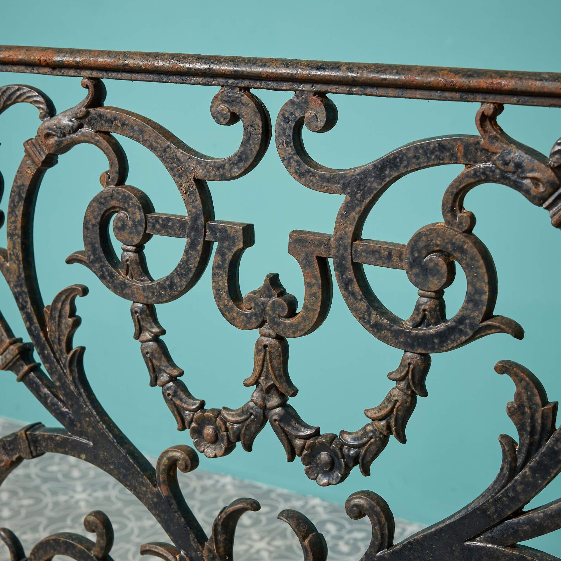 English Victorian Cast Iron Decorative Railing Panel For Sale