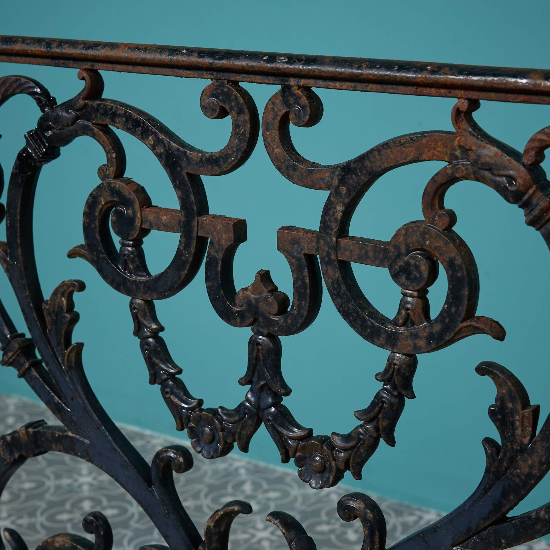 English Victorian Cast Iron Decorative Railing Panel For Sale